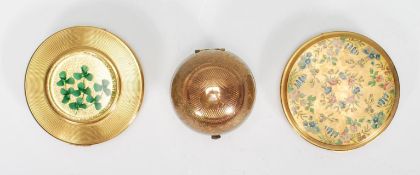 A group of vintage 20th Century compacts to include a Pygmalion No. 21960 of orb form having