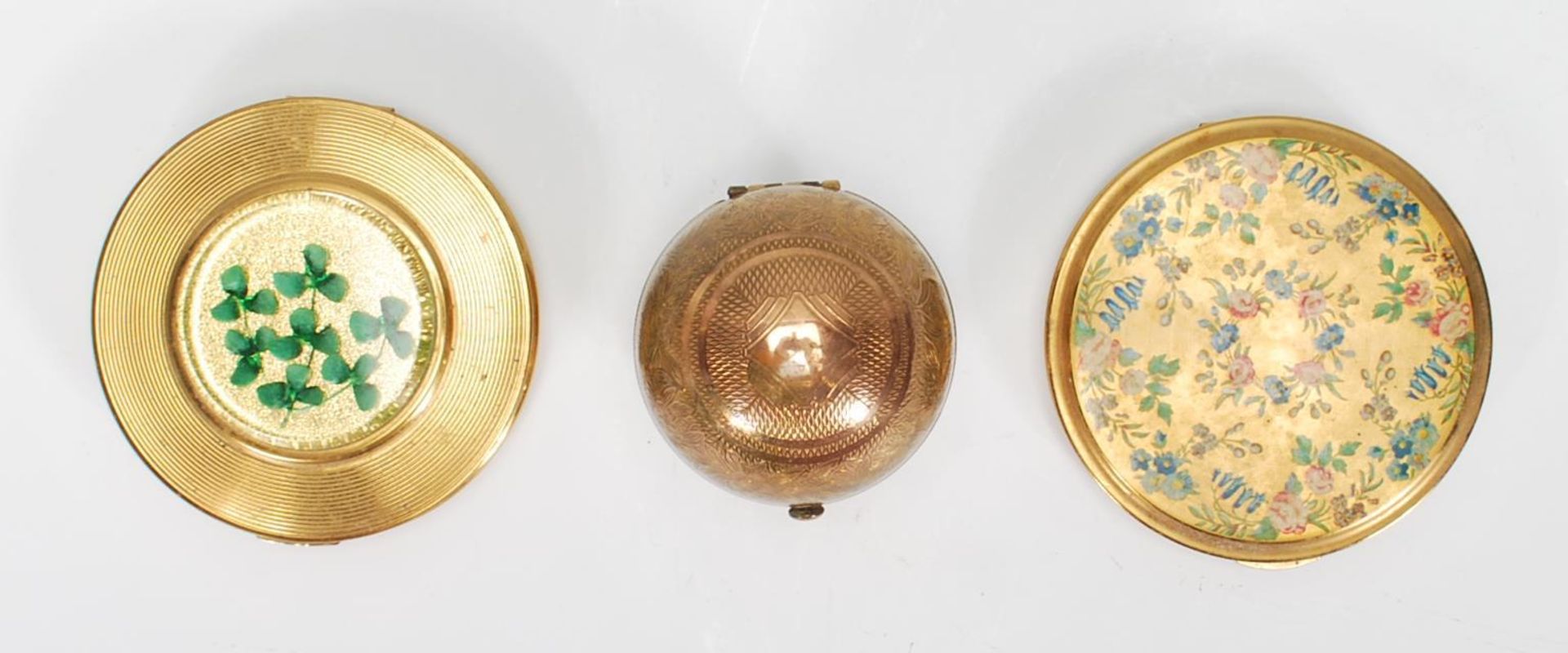 A group of vintage 20th Century compacts to include a Pygmalion No. 21960 of orb form having