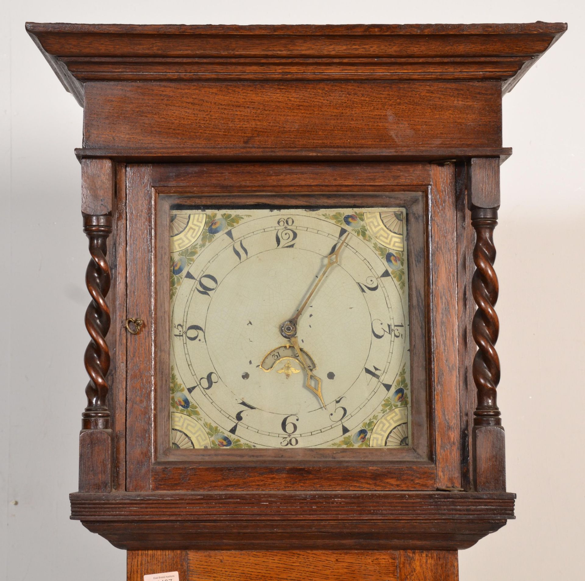 An early 20th Century oak long cased grandfather clock having a square face with hand enamelled dial - Bild 3 aus 7