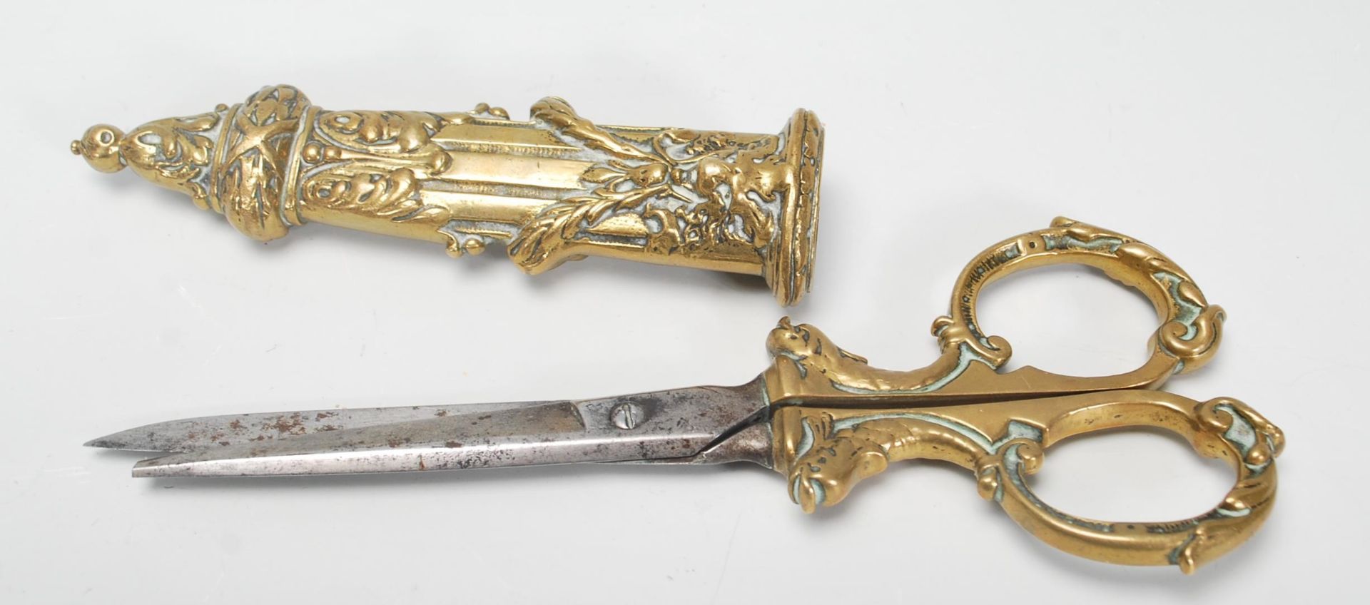 A pair of early 20th Century brass desk top scissors of French rococo design, having scrolled - Bild 7 aus 7