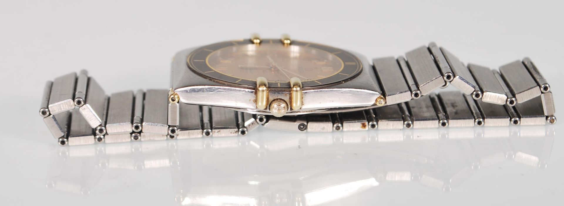 A gentleman's vintage Omega Constellation chronometer quartz watch. Having a round face with a - Bild 3 aus 8