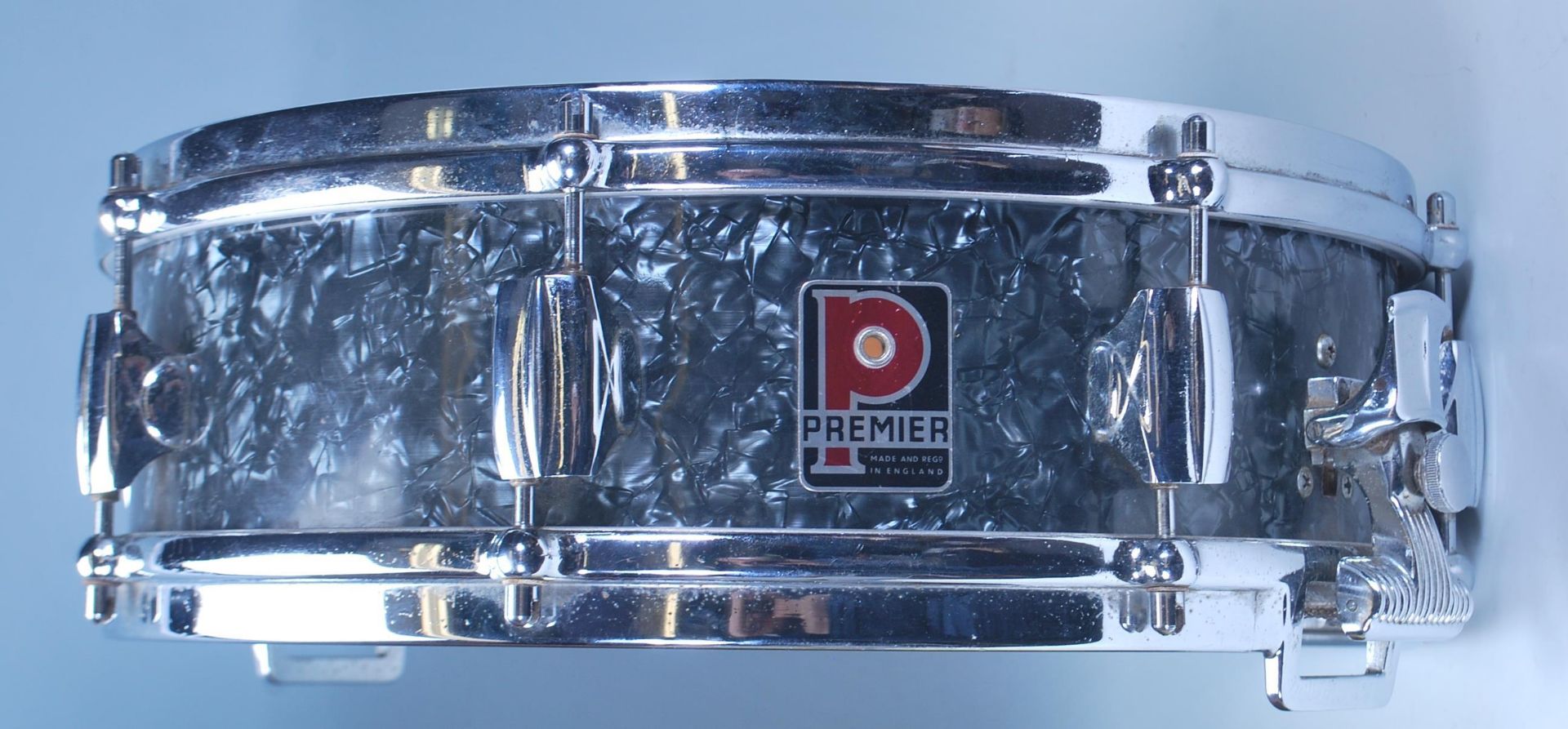 A good chrome Premier made 14 inch Snare Drum having a dark silver metallic coloured body. - Bild 7 aus 8