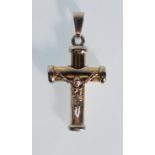 A 9ct yellow gold cross necklace pendant with moul