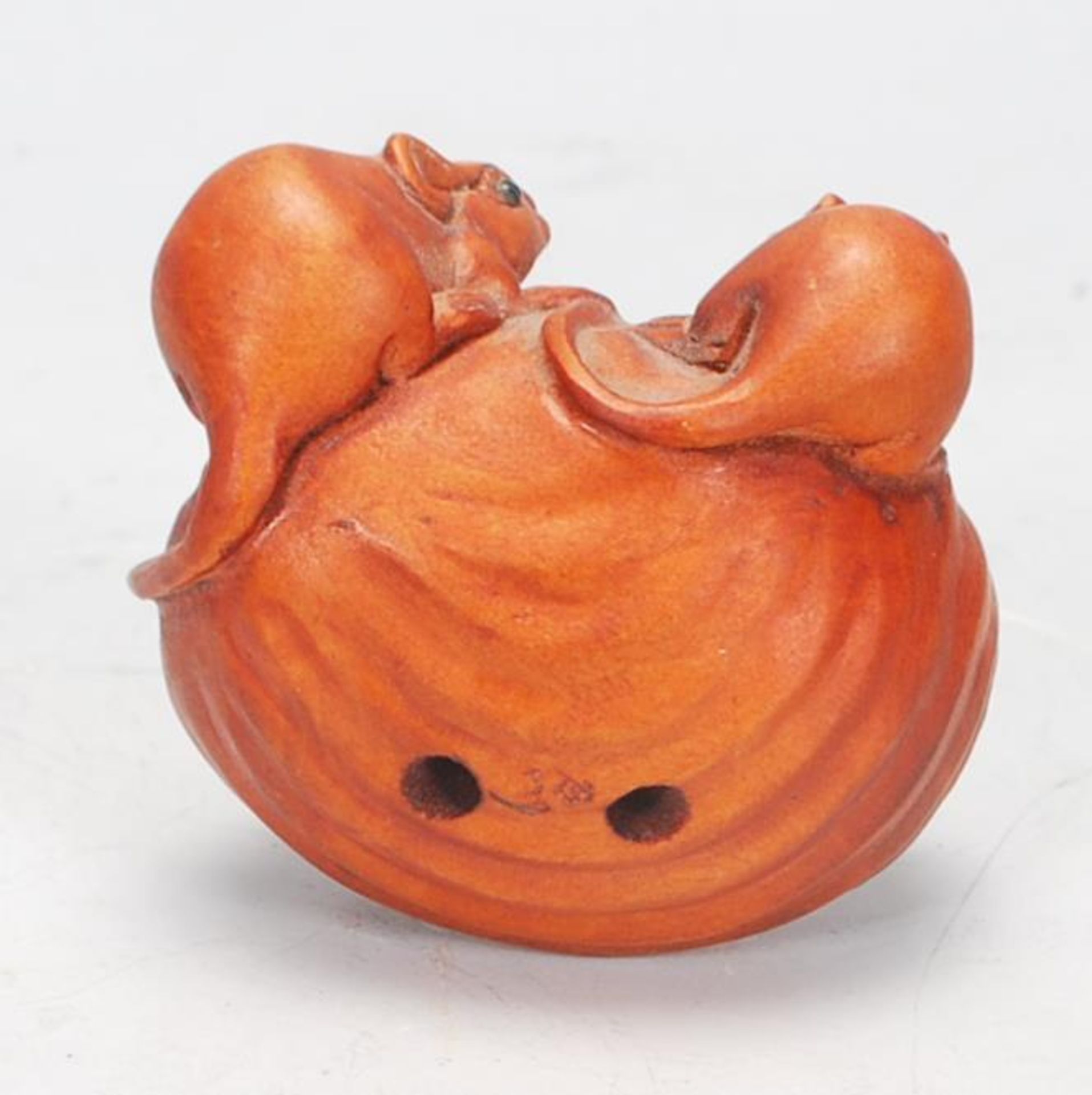 A Japanese carved wood Netsuke toggle in the form of two rats perched on a sea shell with a third - Image 3 of 5