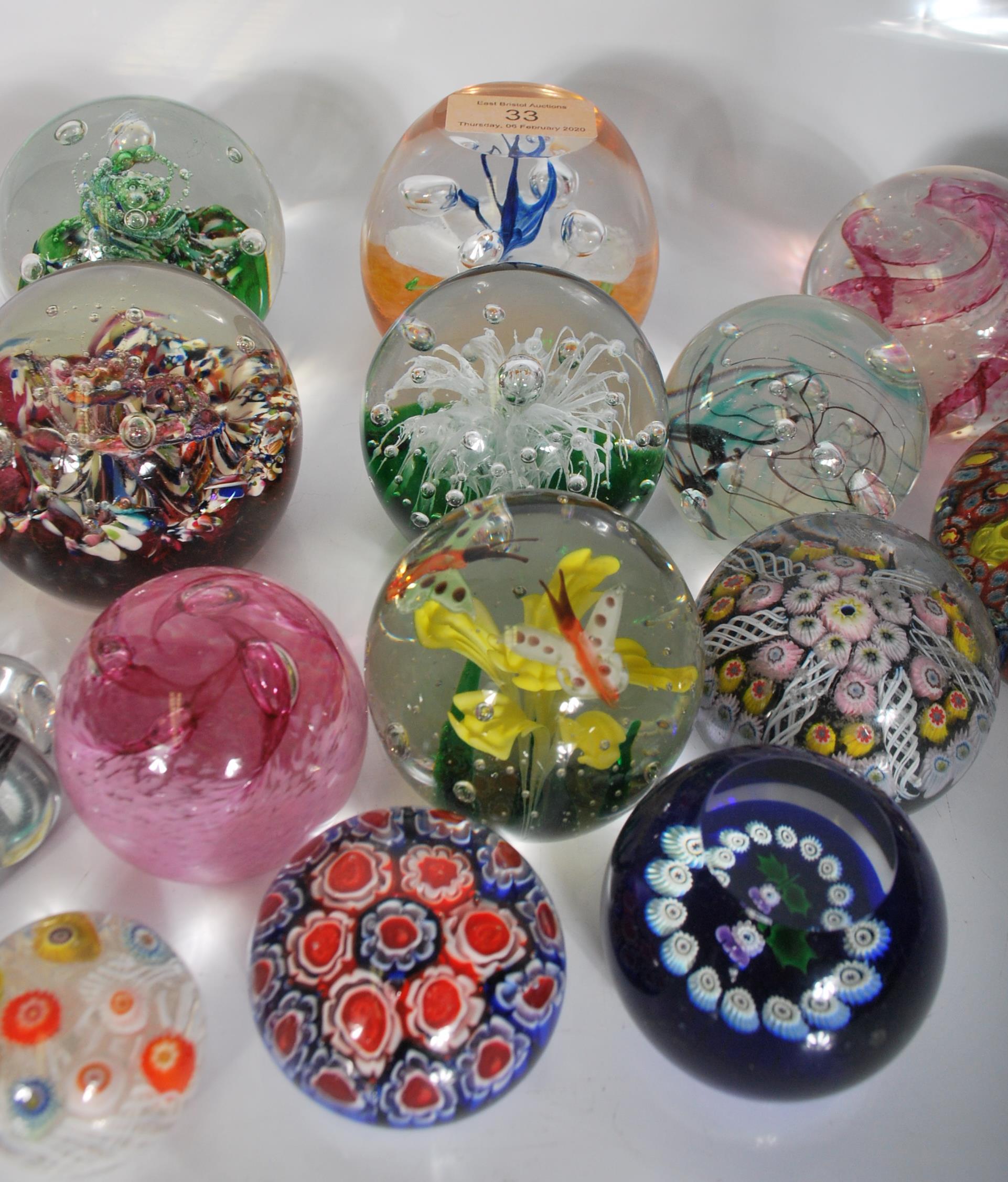 A large collection of 20th century paper weights, to include multi colour floral examples, control - Image 5 of 9