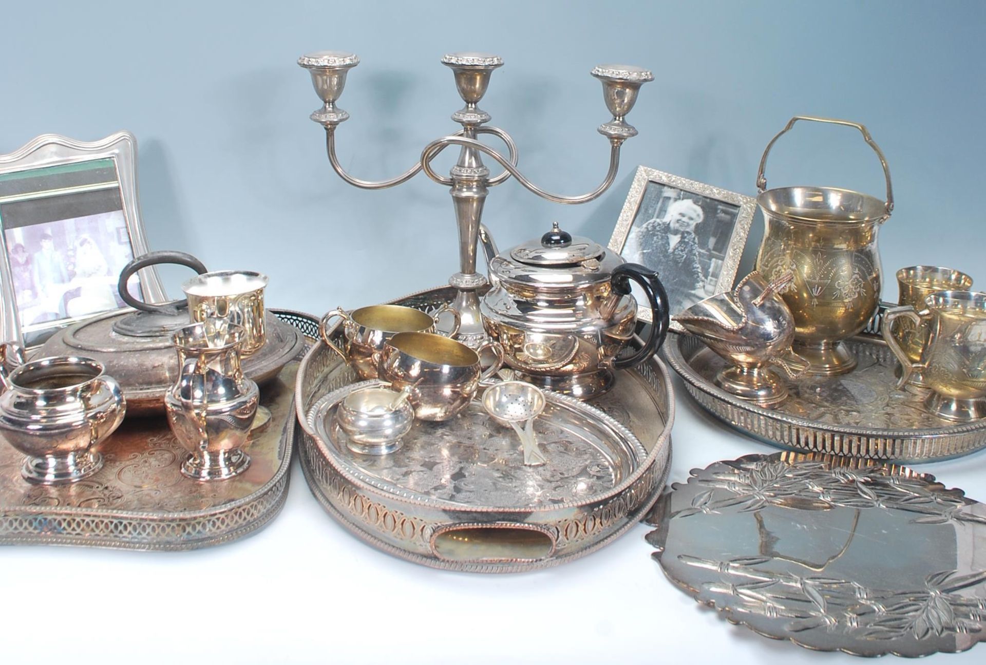 A selection of vintage silver plated items dating from the early 20th Century to include a three - Bild 2 aus 7