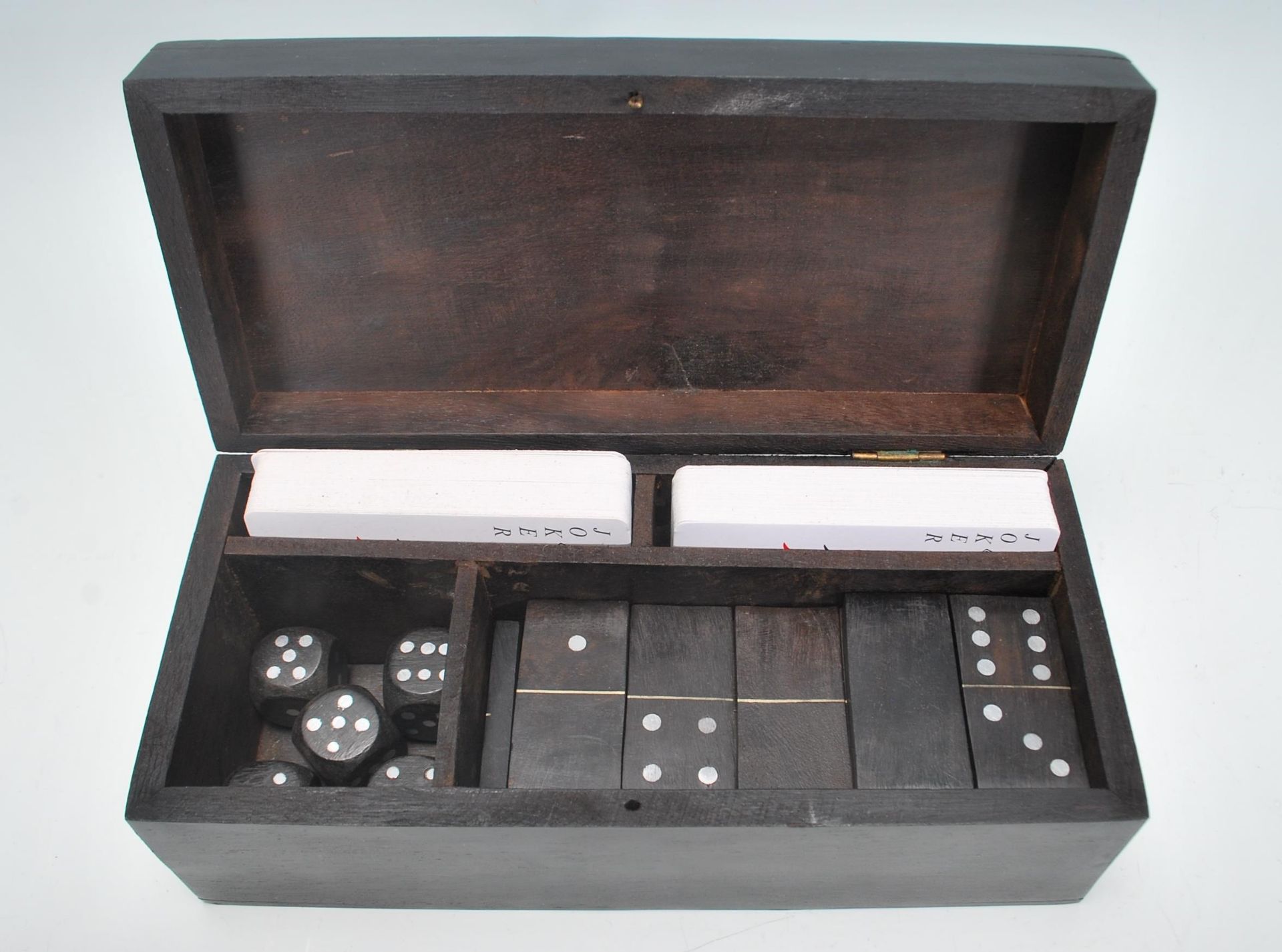 An early 20th Century ebonised mahogany games box of rectangular form inlaid with silver white metal - Bild 2 aus 5