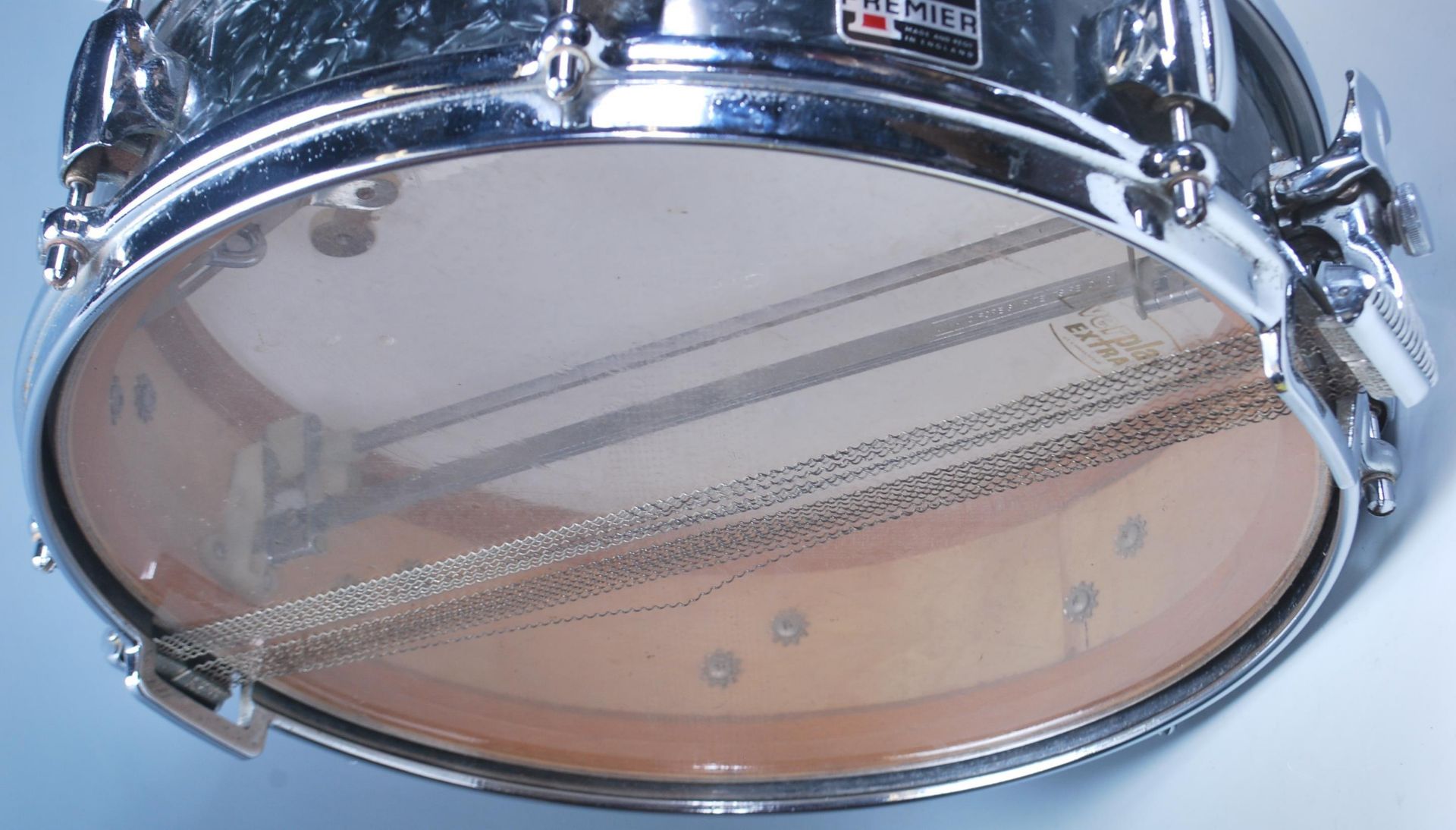 A good chrome Premier made 14 inch Snare Drum having a dark silver metallic coloured body. - Bild 8 aus 8