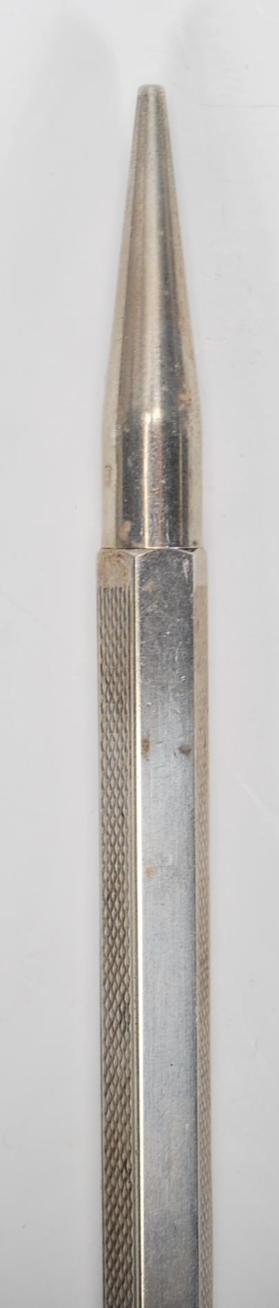 A silver hallmarked propelling pencil by Johnson Matthey & Co, London assay, dating to 1946, gross - Image 6 of 6