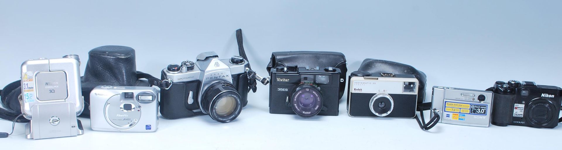 A collection of vintage and later cameras to include a Asahi Pentax Spotmatic 2667559 within