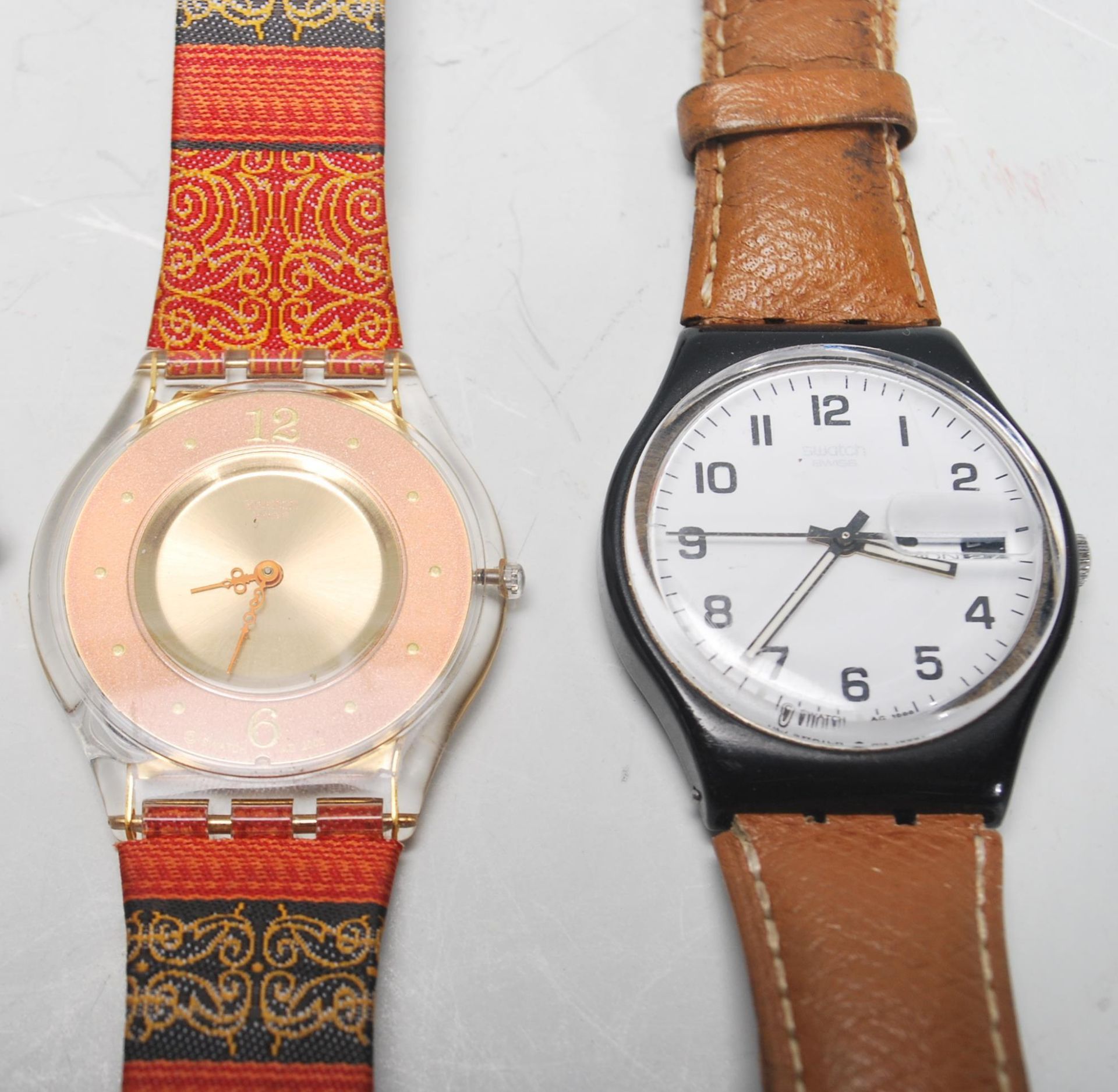 A group of three Swatch watches to include a silver tone bracelet watch, a brown leather strapped - Bild 3 aus 4