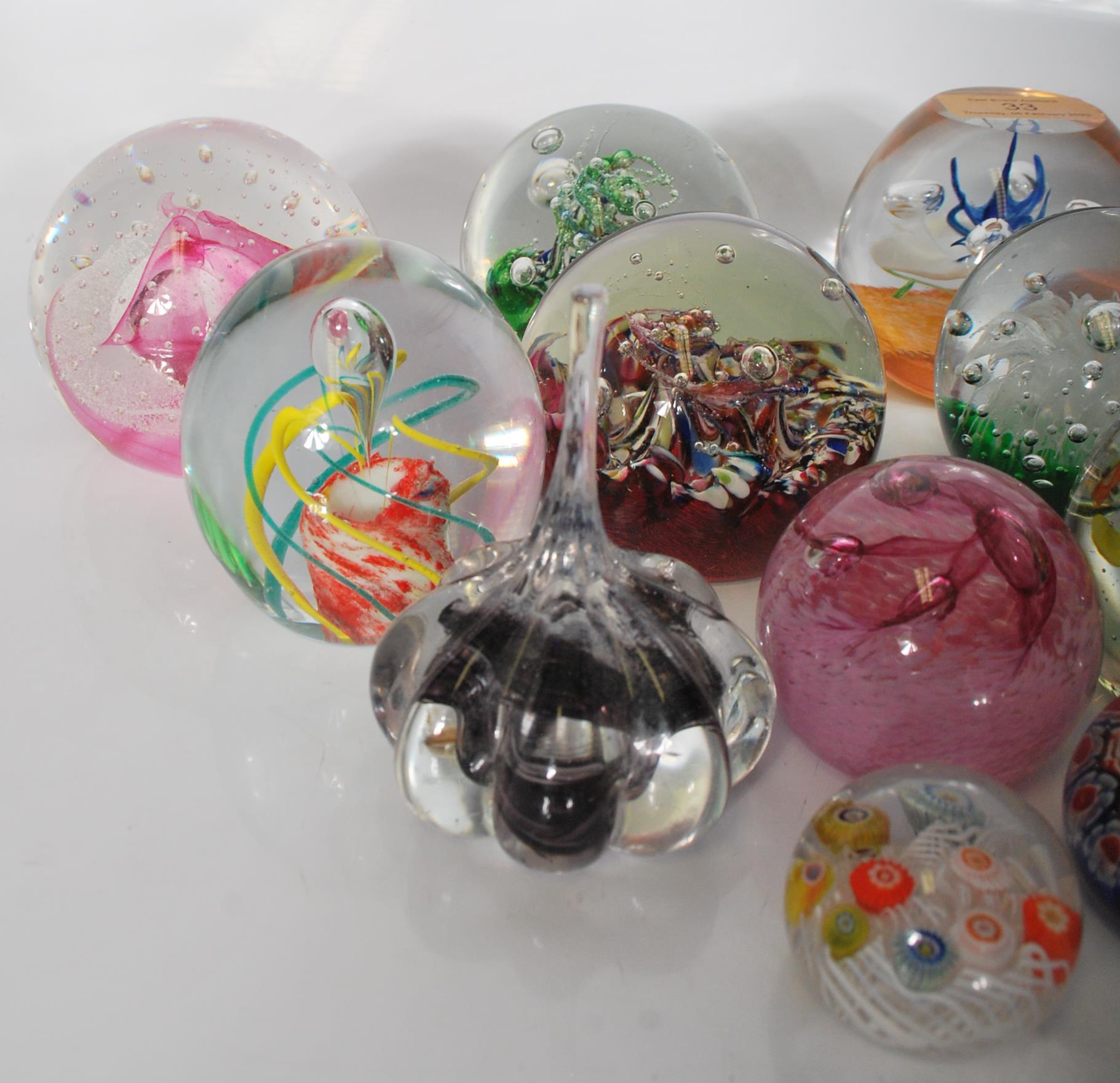 A large collection of 20th century paper weights, to include multi colour floral examples, control - Image 4 of 9