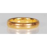 A hallmarked 22ct gold wedding band ring of plain
