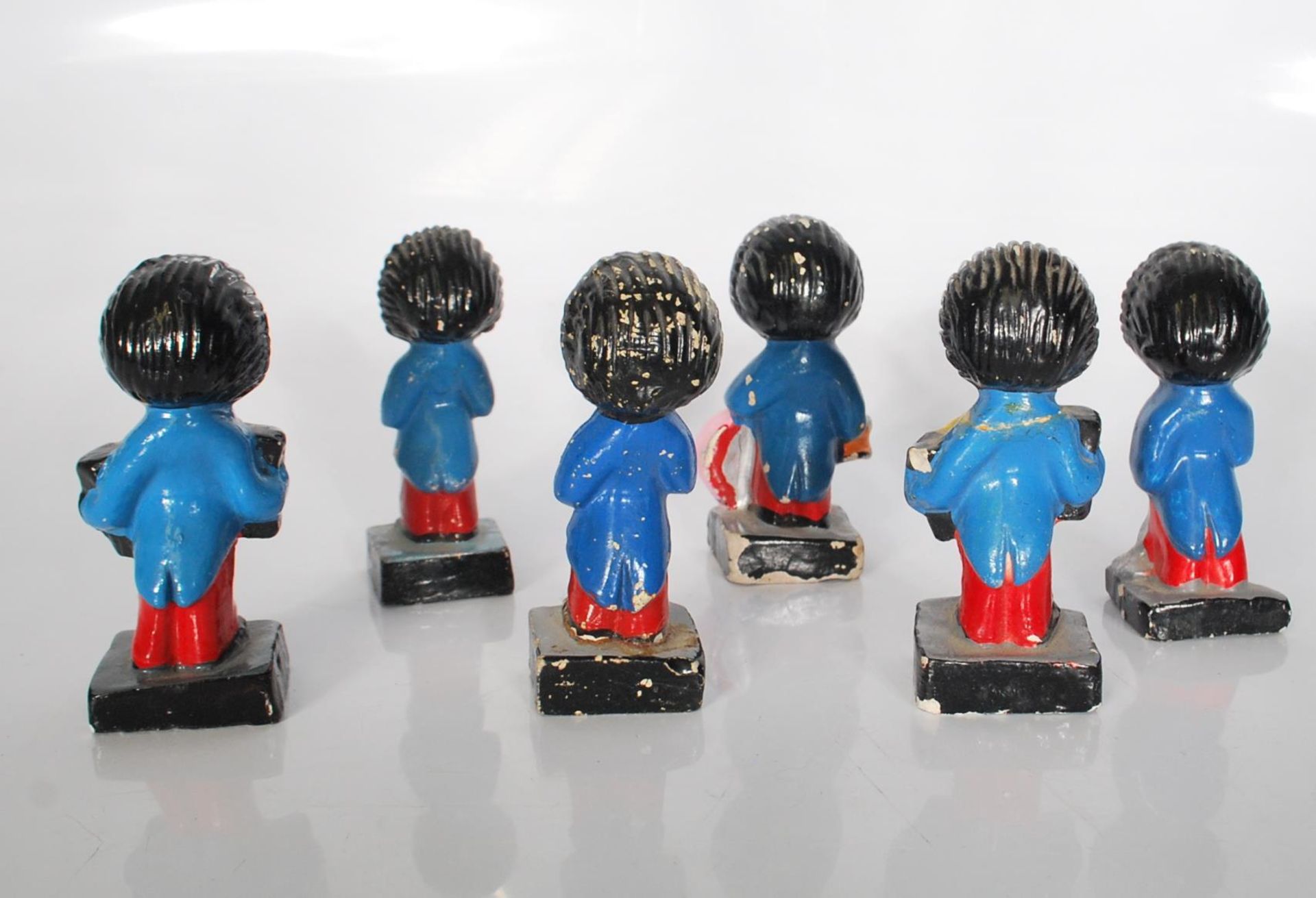 A group of nine vintage Robertson golly advertising band figurines along with two golly football - Bild 3 aus 8