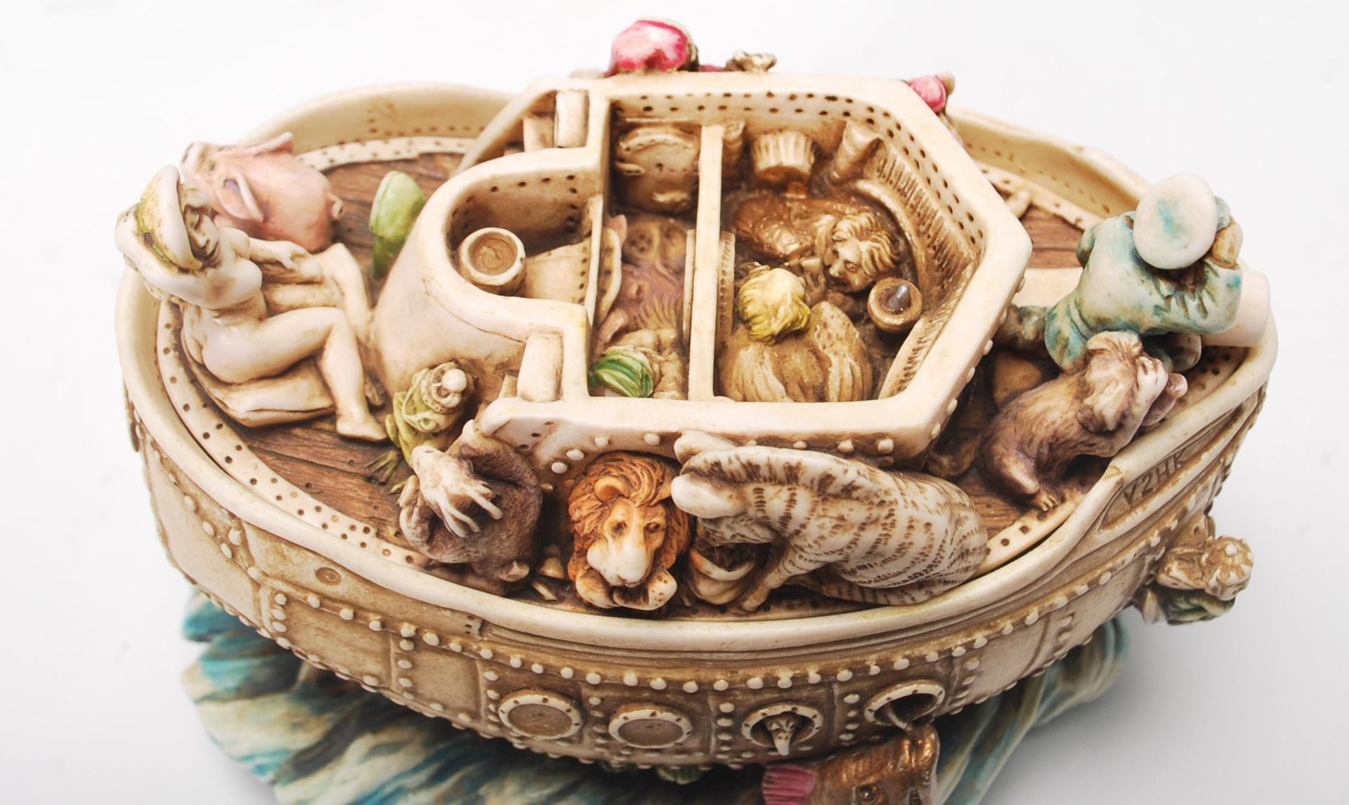A selection of Harmony Kingdom ornamental boxes in the form of stylised animals to include a large - Bild 13 aus 16