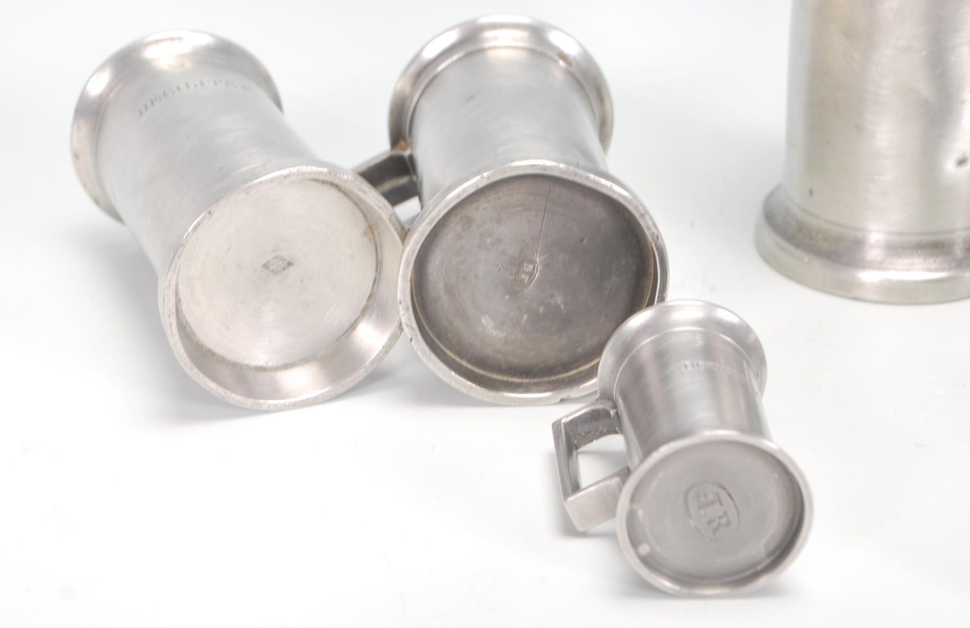 A group of 19th Century French pewter measuring tankards of graduating sizes. Many bearing stamps to - Bild 10 aus 10