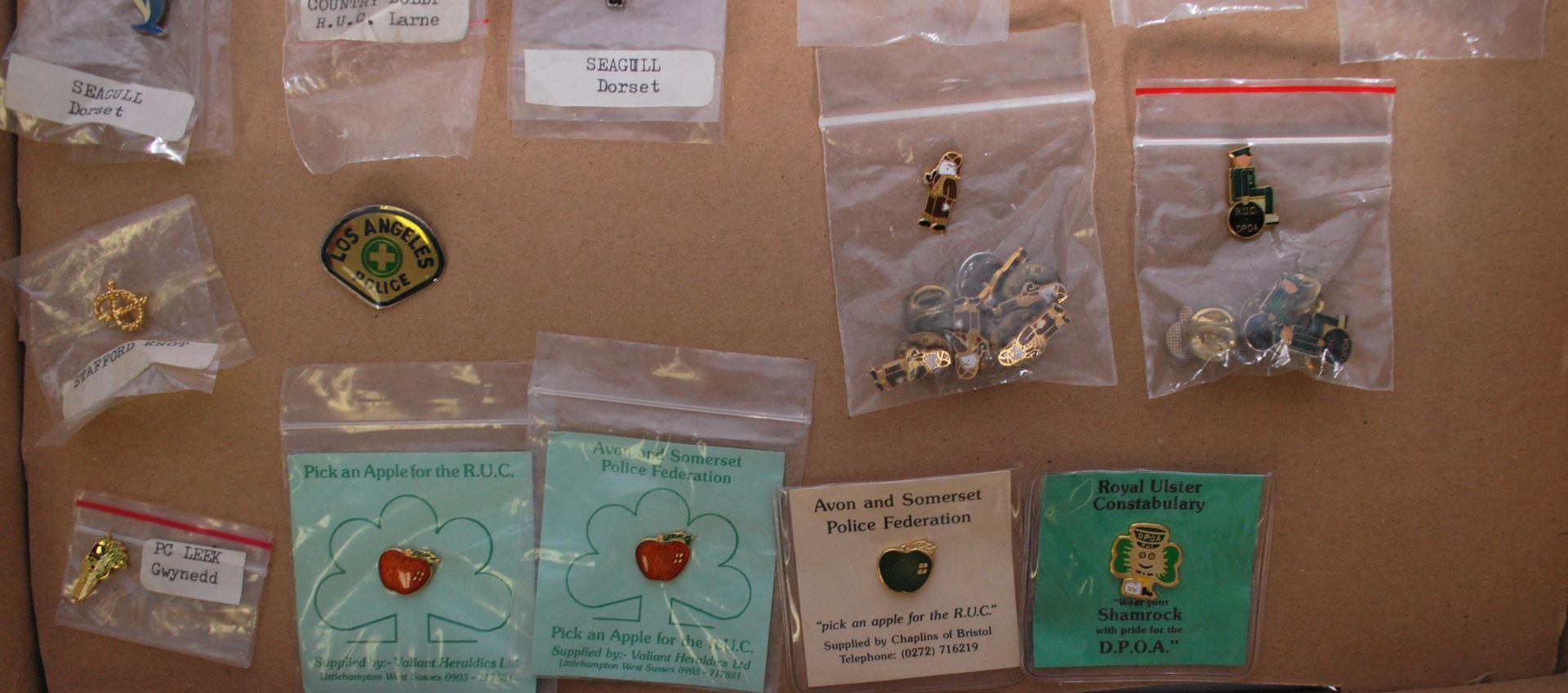 A collection of 20th Century vintage police related enamelled pin badges to include a selection of - Bild 4 aus 6