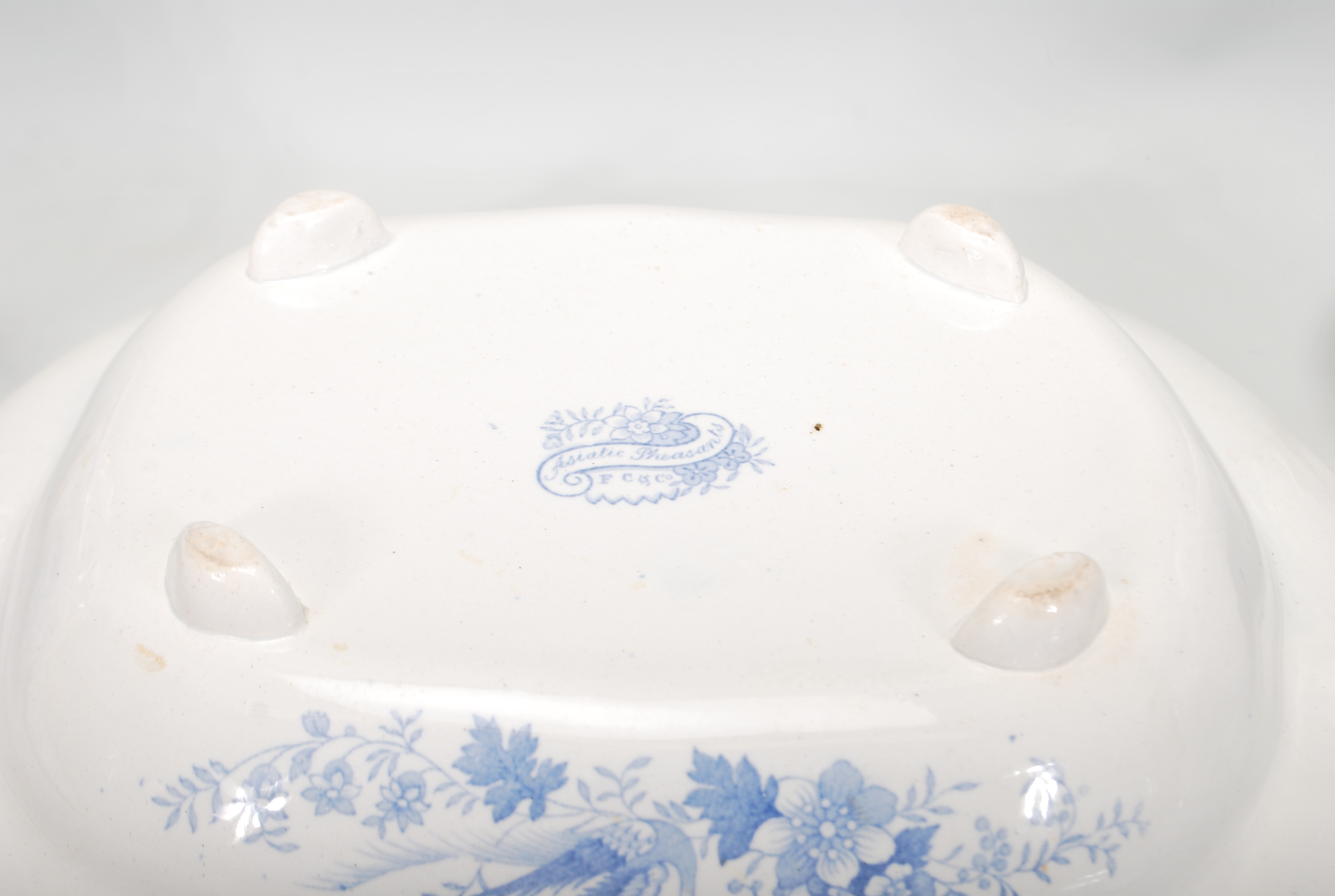A collection of blue and white English ceramics da - Image 8 of 11