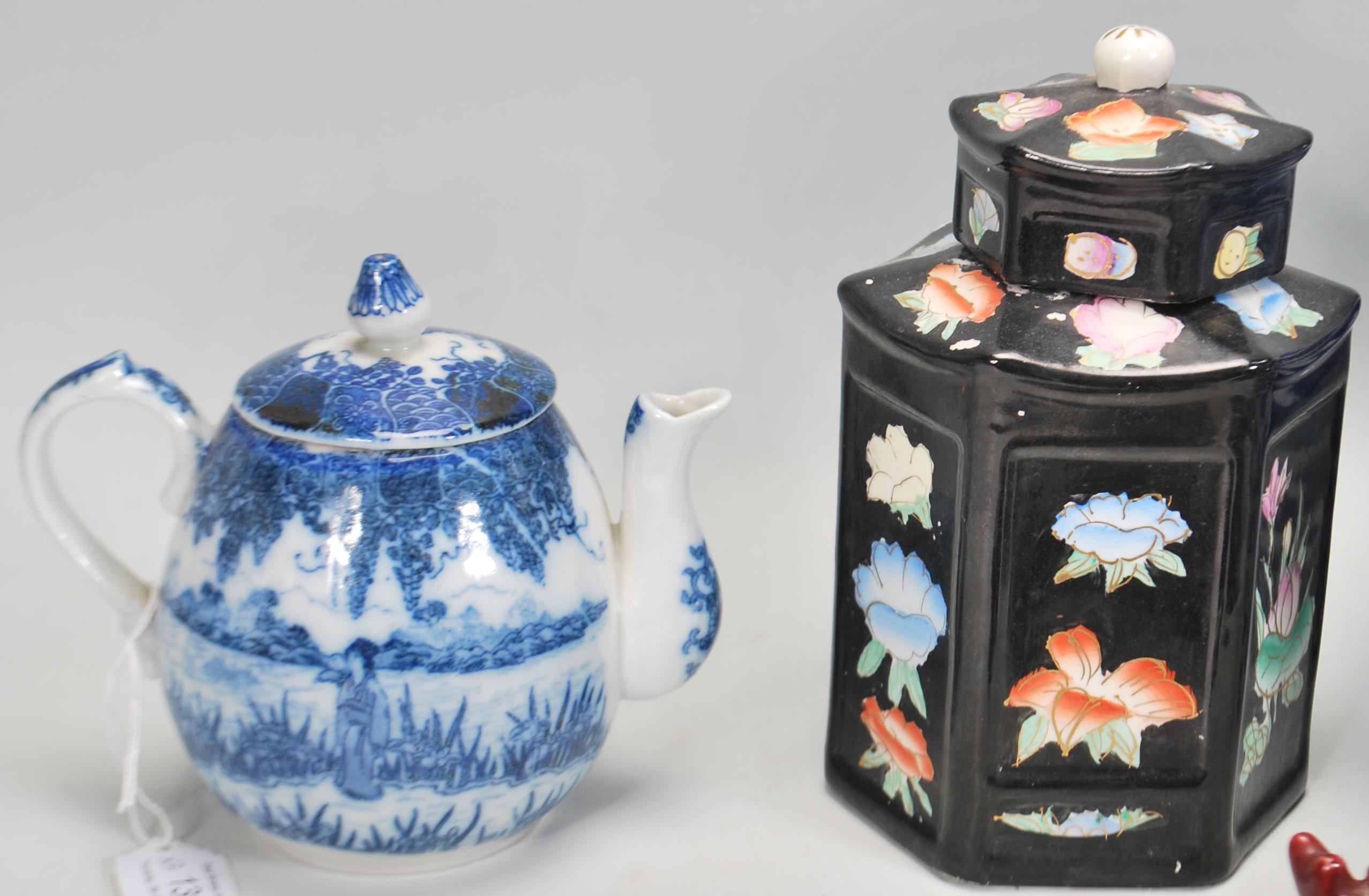 A mix group of 20th Chinese ceramic wares to inclu - Image 2 of 6