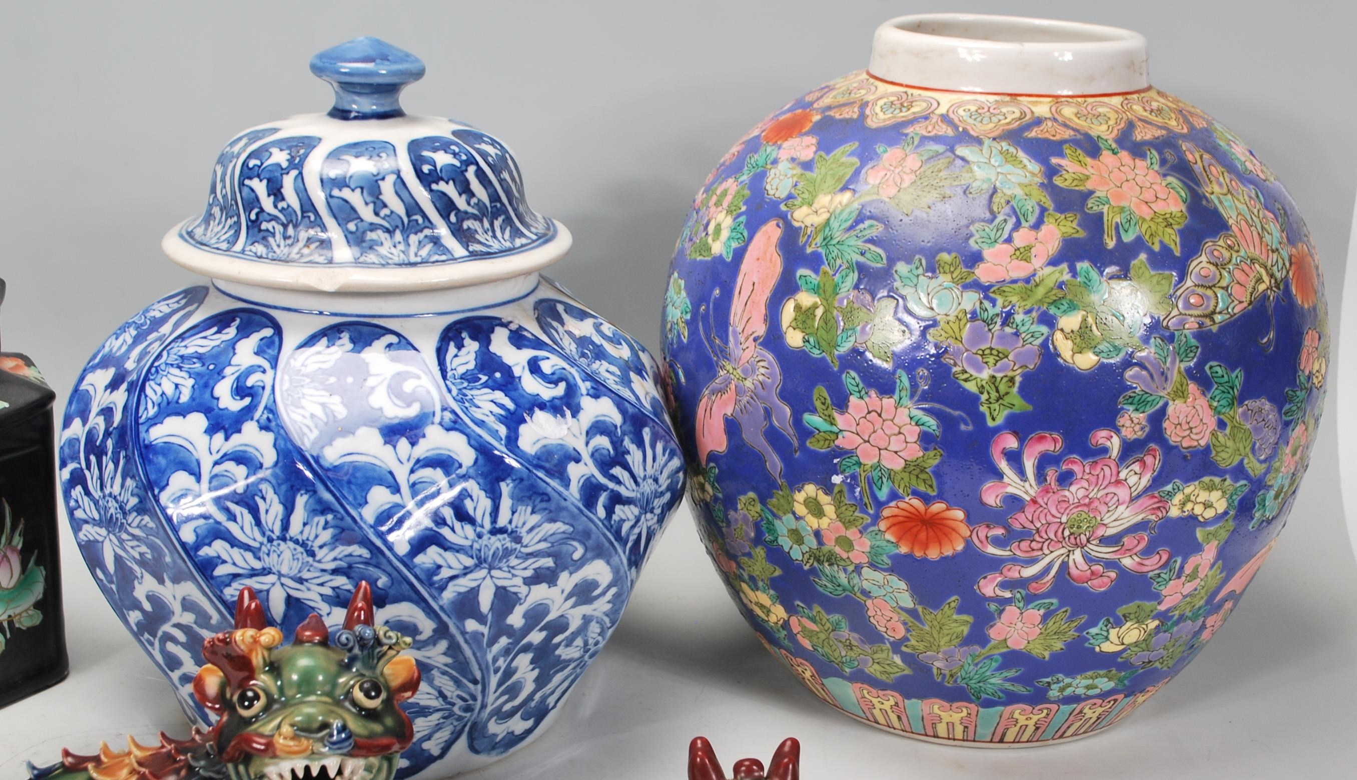 A mix group of 20th Chinese ceramic wares to inclu - Image 3 of 6