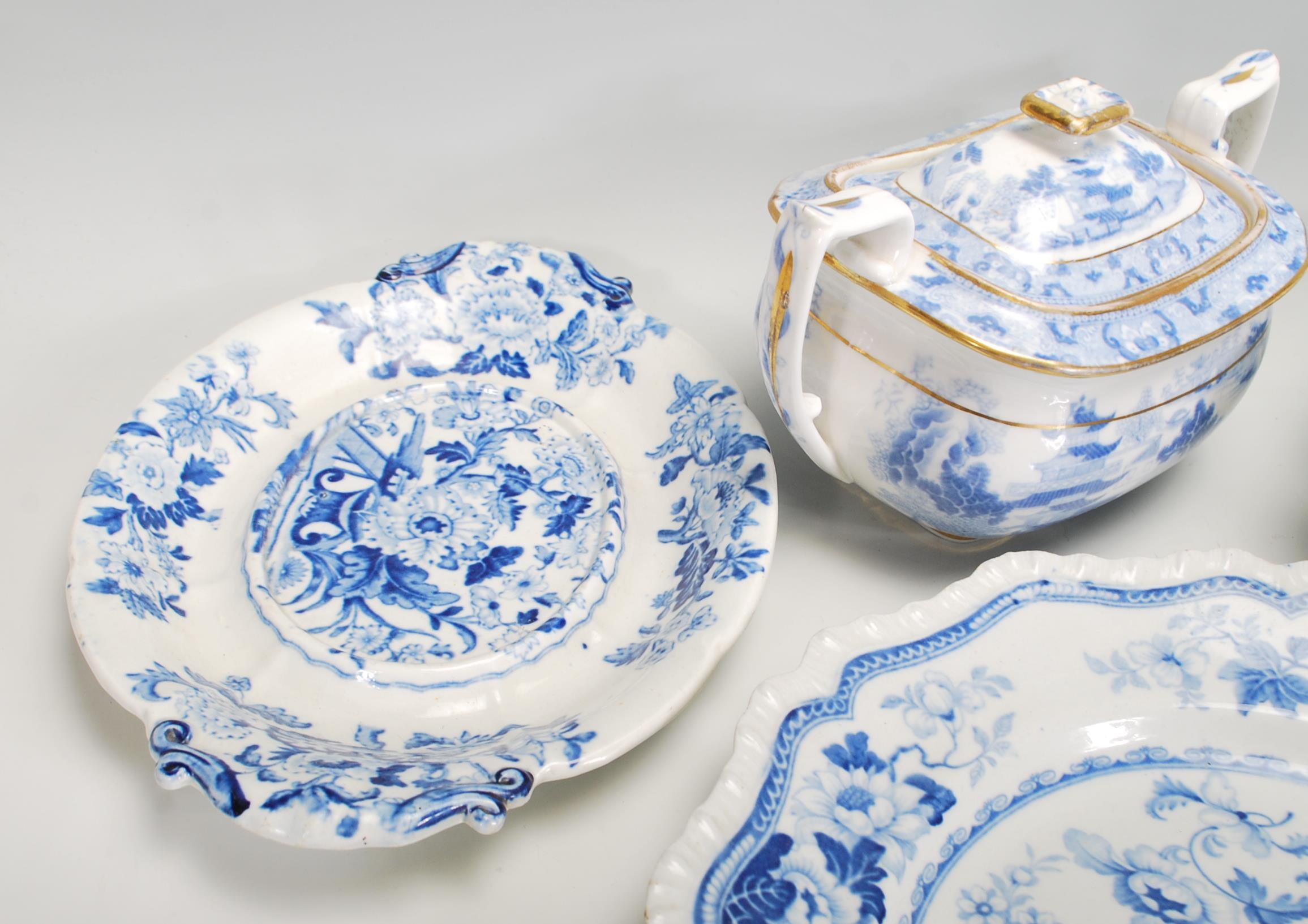 A collection of blue and white English ceramics da - Image 3 of 11