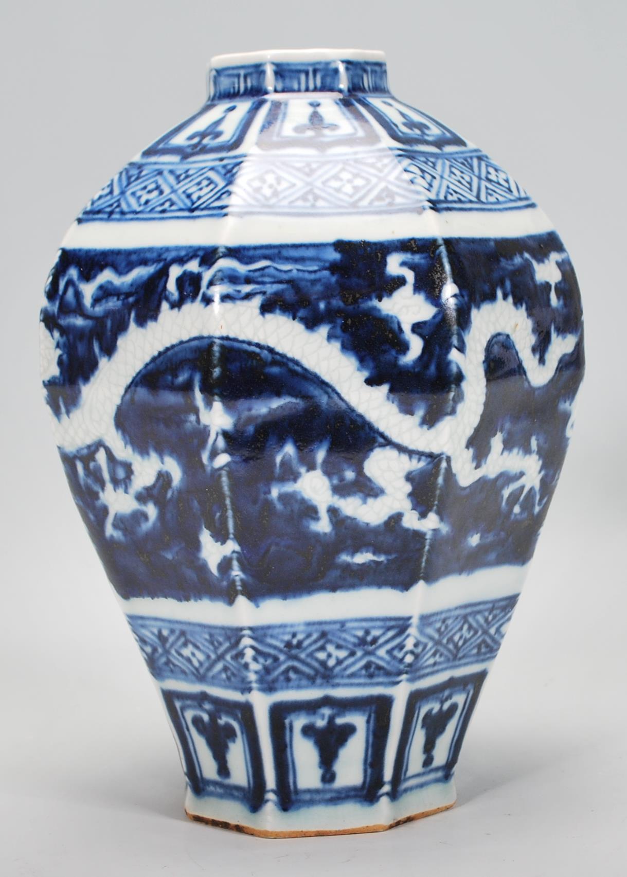 A 19th Century Chinese earthenware vase of taperin - Image 2 of 6