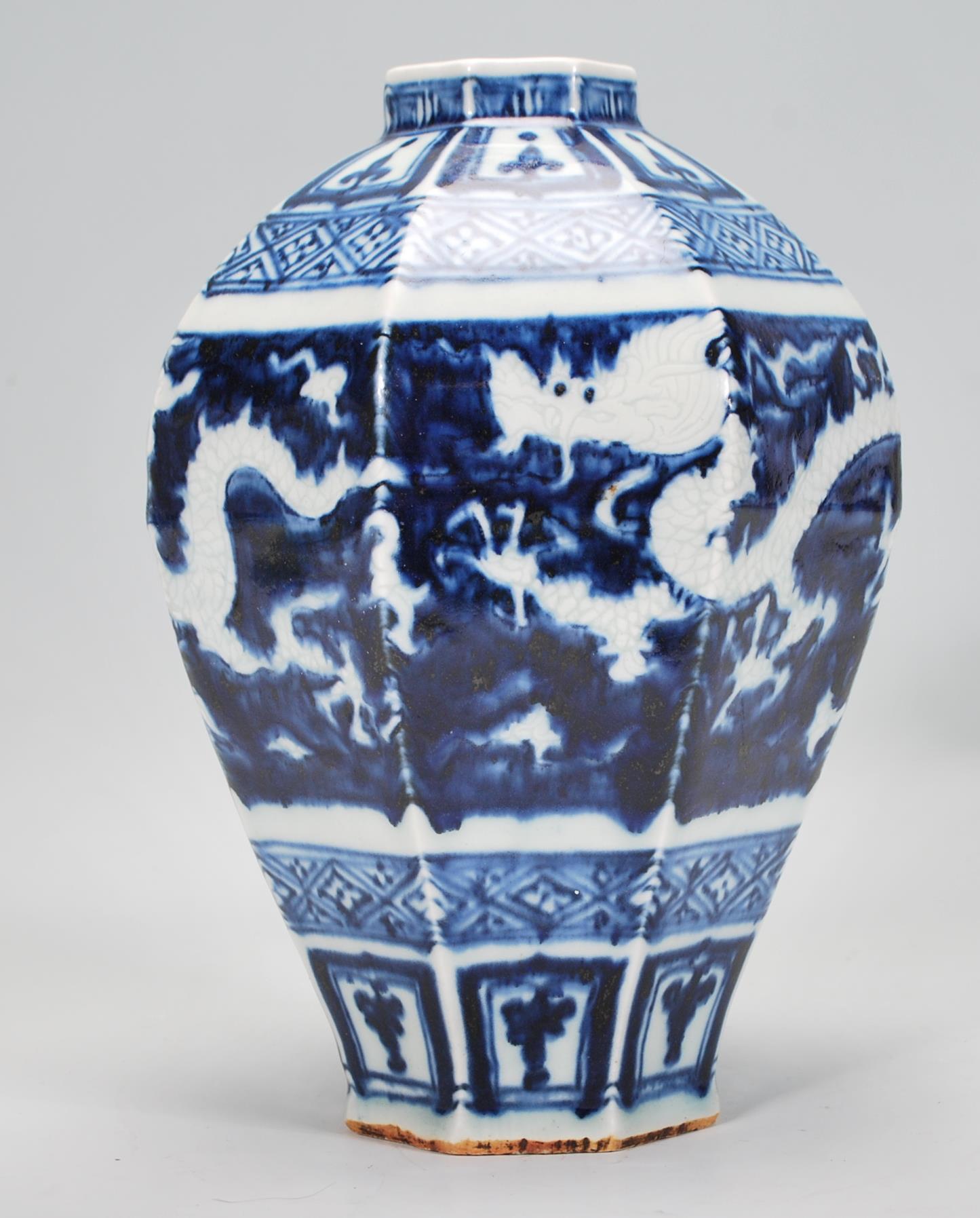 A 19th Century Chinese earthenware vase of taperin - Image 3 of 6