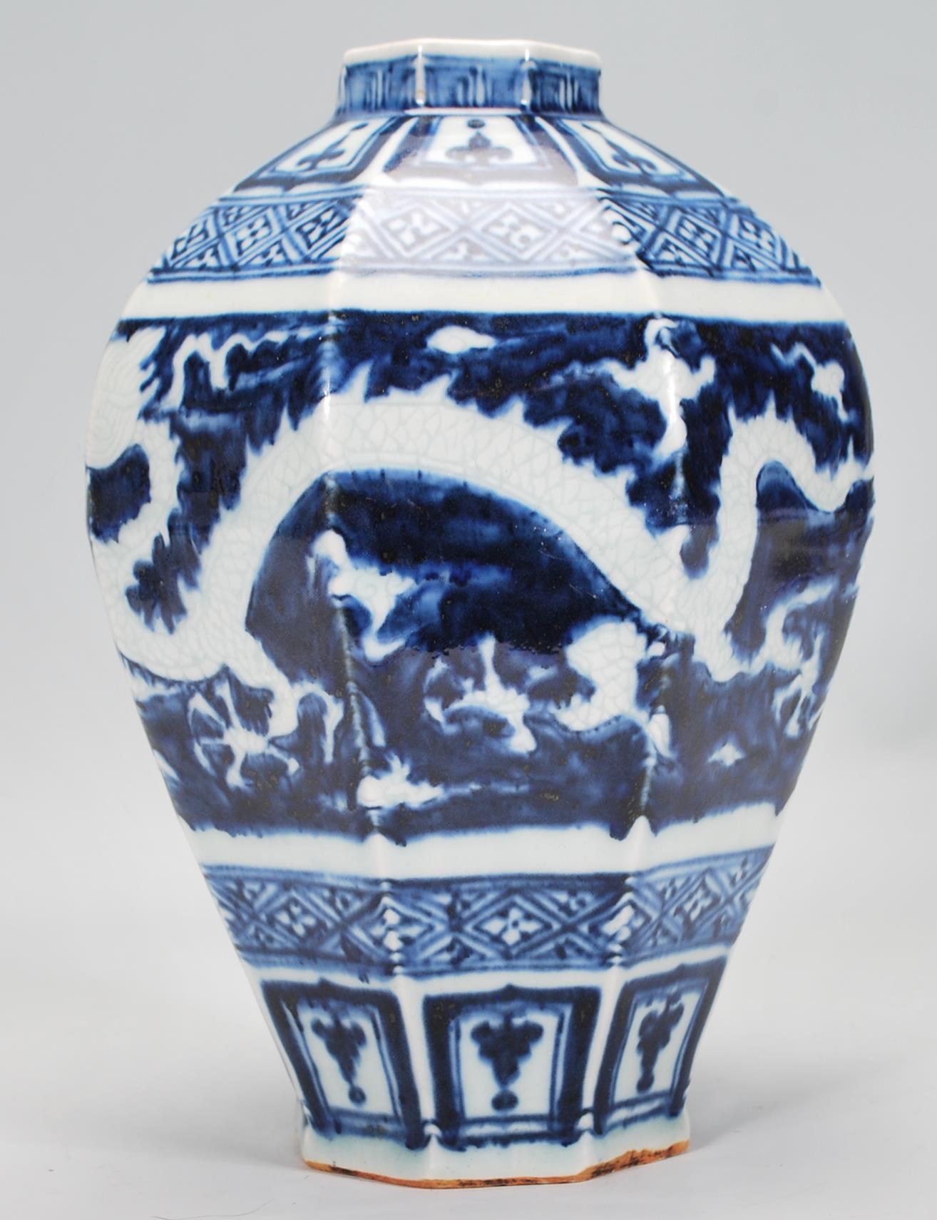 A 19th Century Chinese earthenware vase of taperin - Image 4 of 6