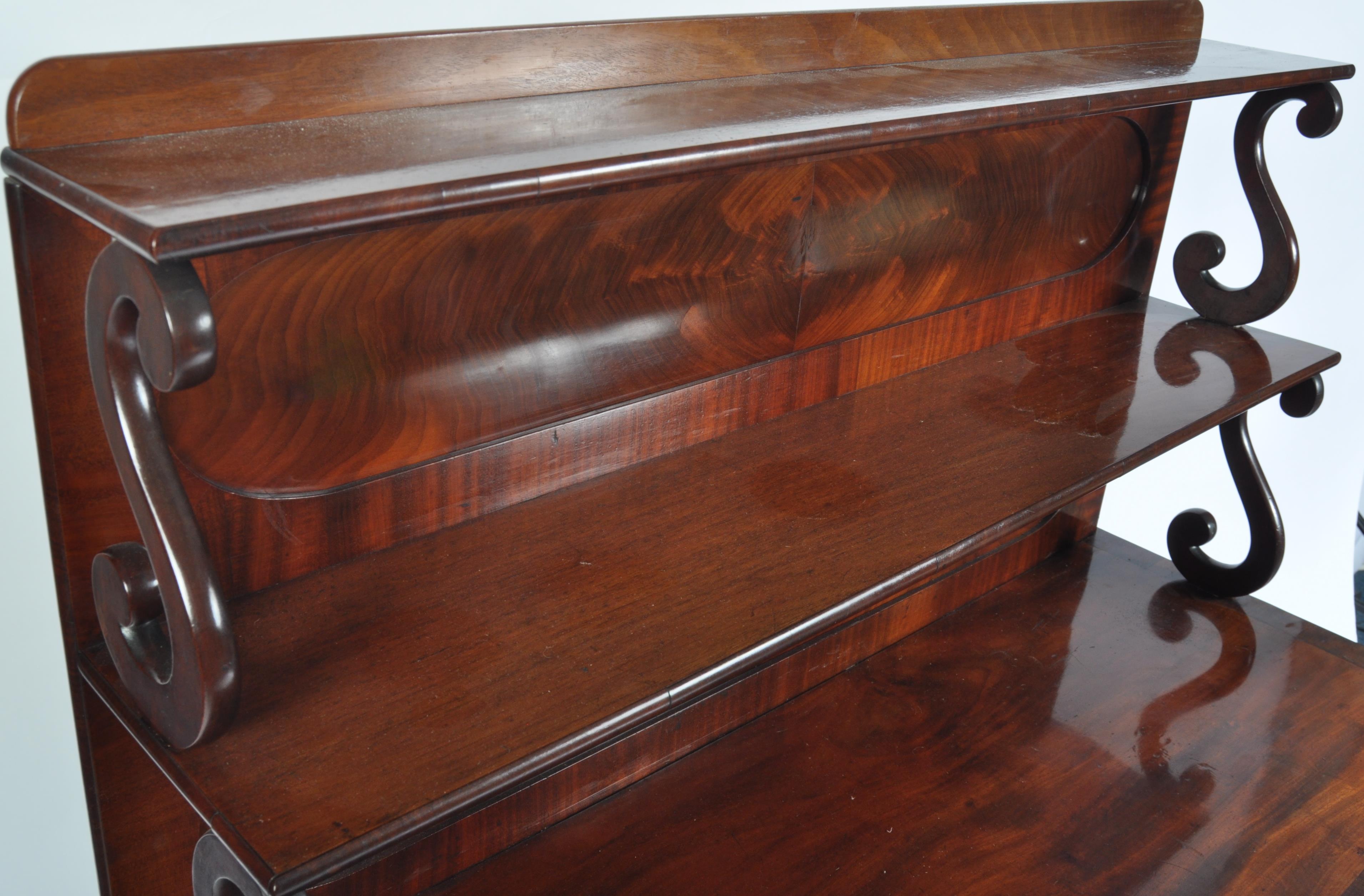 A 19TH CENTURY HIGH VICTORIAN MAHOGANY CHIFFONIER - Image 3 of 9