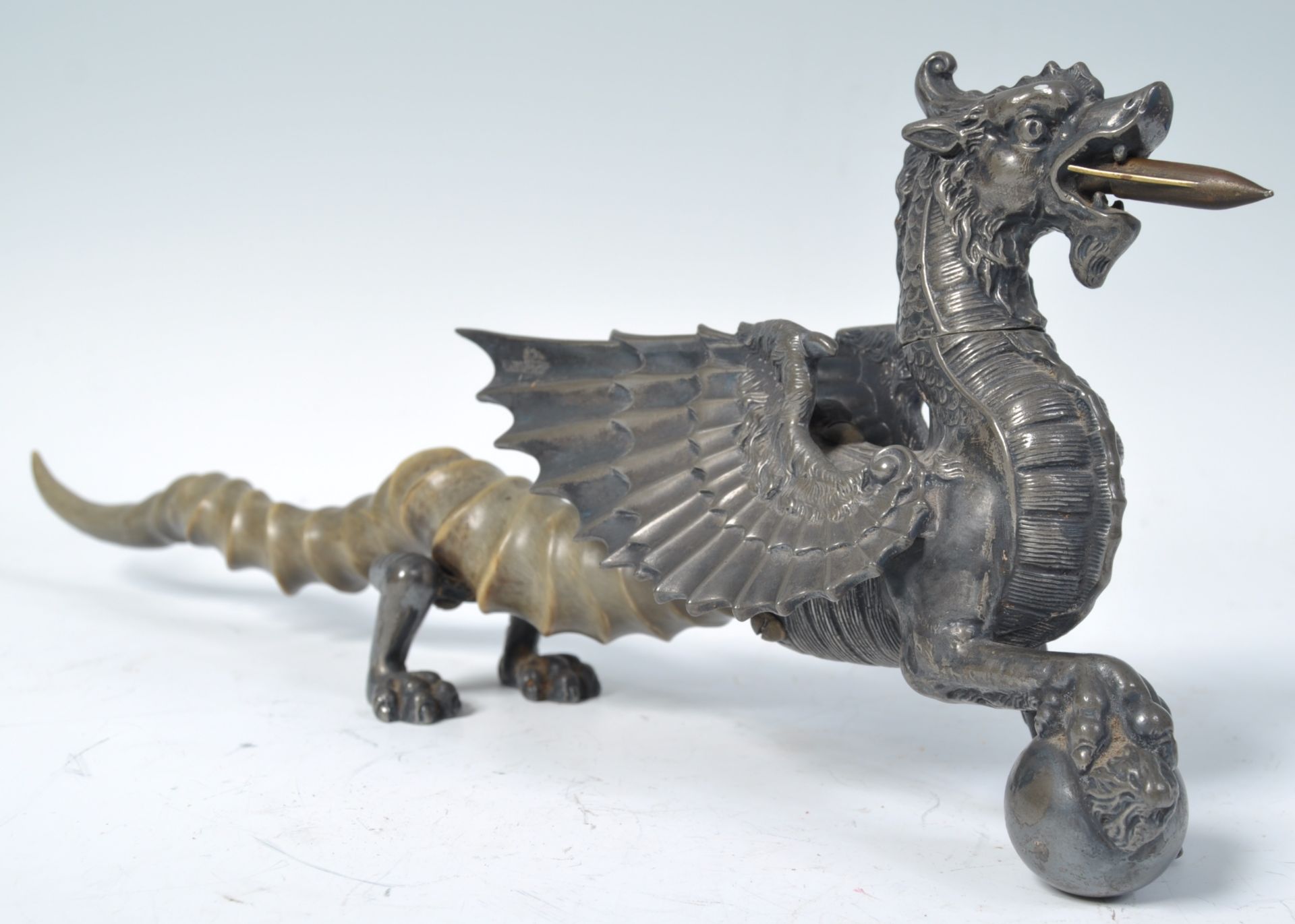 19TH CENTURY SILVER PLATED AND HORN DRAGON TABLE LIGHTER - Image 3 of 7