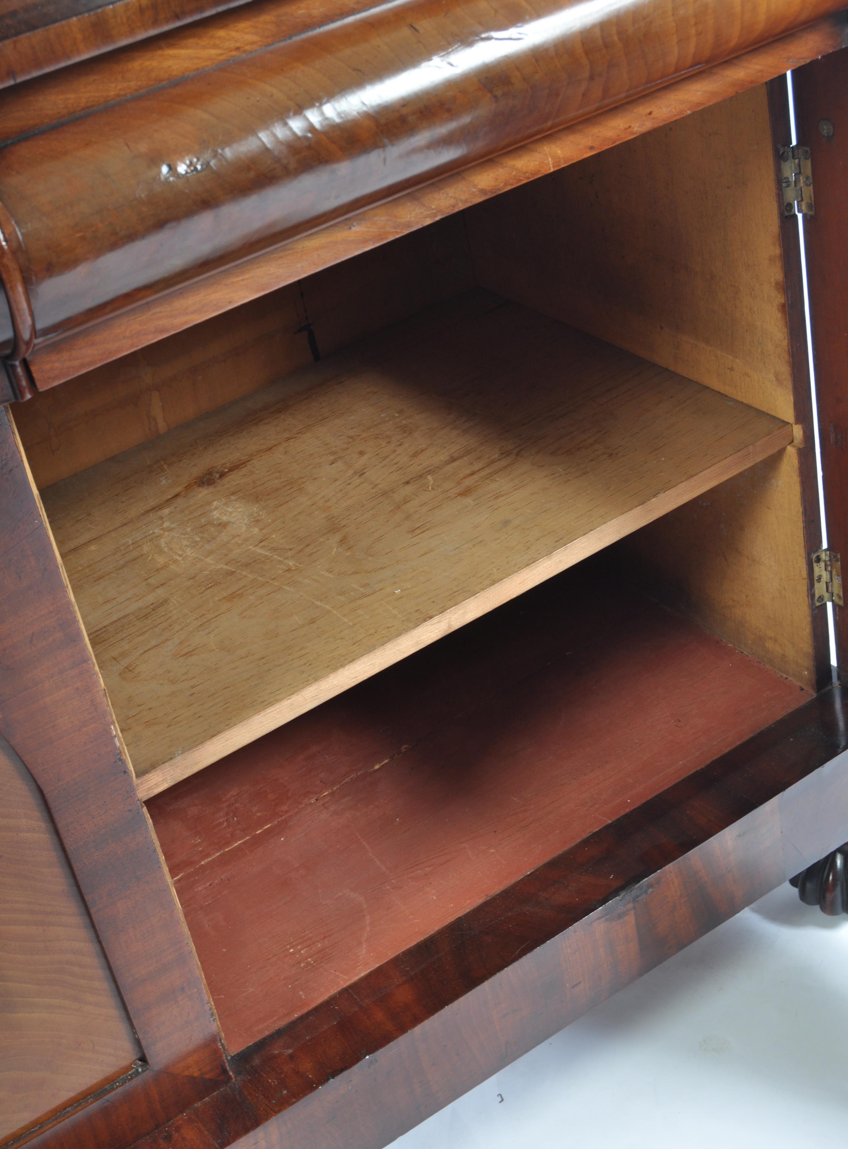 A 19TH CENTURY HIGH VICTORIAN MAHOGANY CHIFFONIER - Image 9 of 9