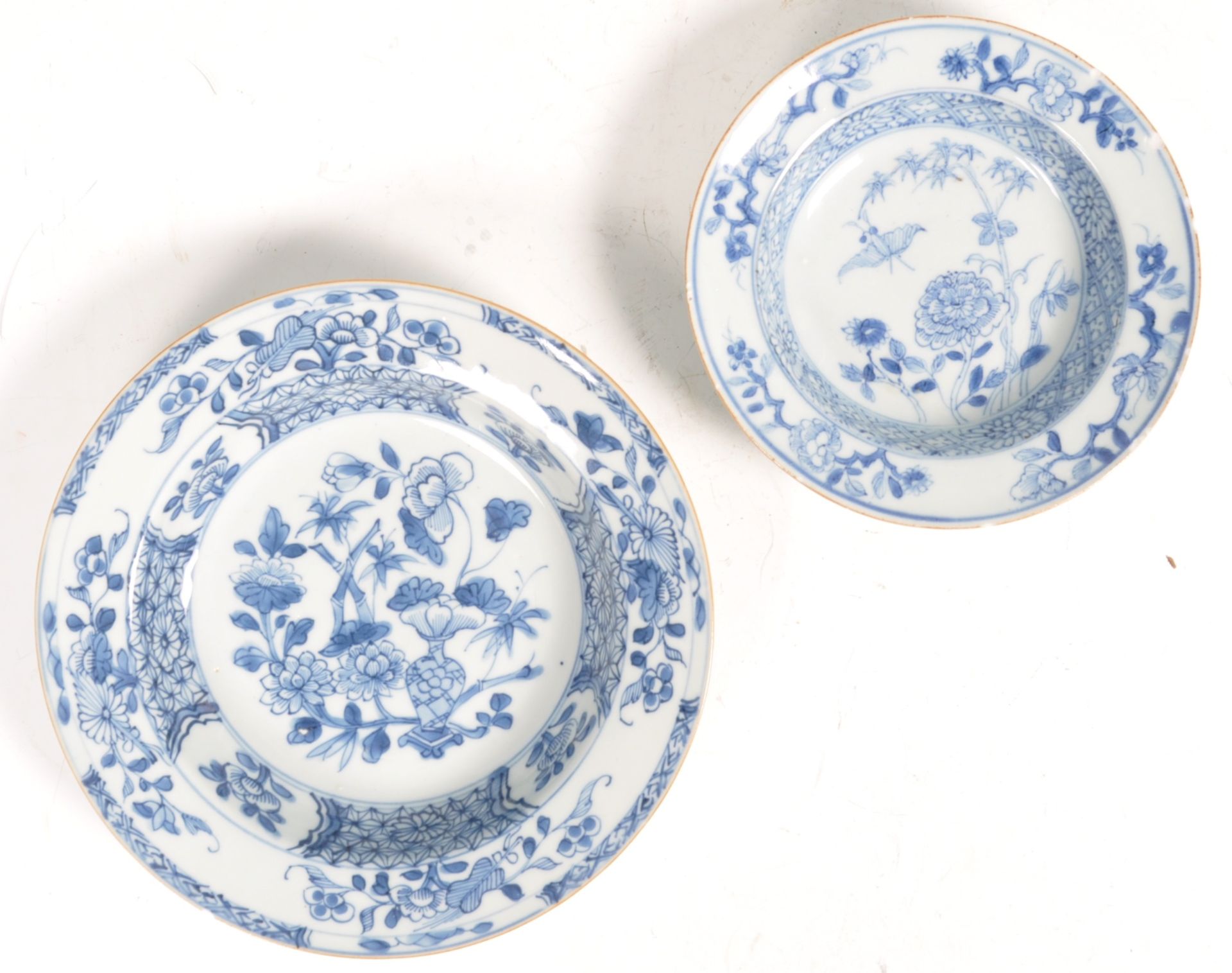 PAIR OF 18TH CENTURY CHINESE BLUE AND WHITE BOWLS