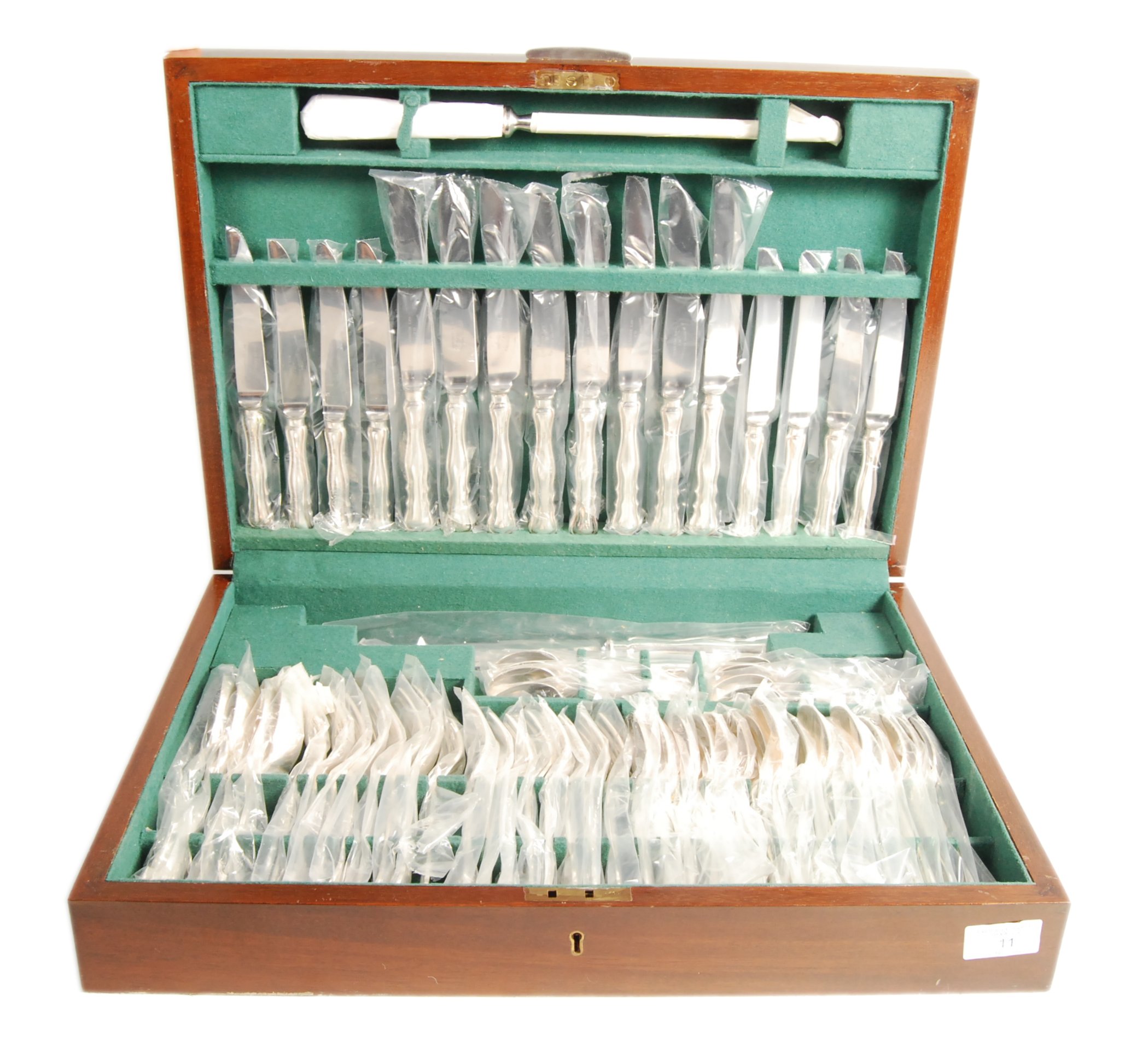 LARGE SILVER HALLMARKED 8 PERSON CANTEEN OF CUTLERY