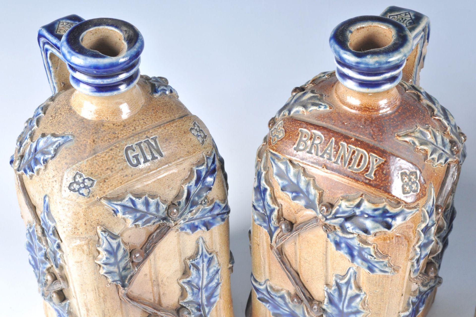 RARE SET OF FOUR FULHAM POTTERY CHARLES BAILEY DECANTERS - Bild 3 aus 8