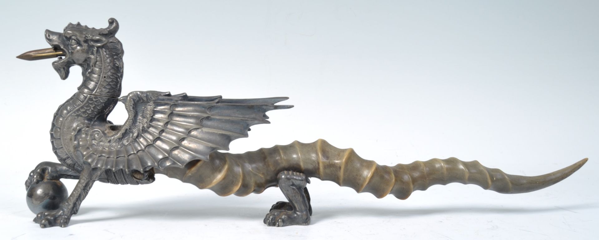 19TH CENTURY SILVER PLATED AND HORN DRAGON TABLE LIGHTER - Image 2 of 7
