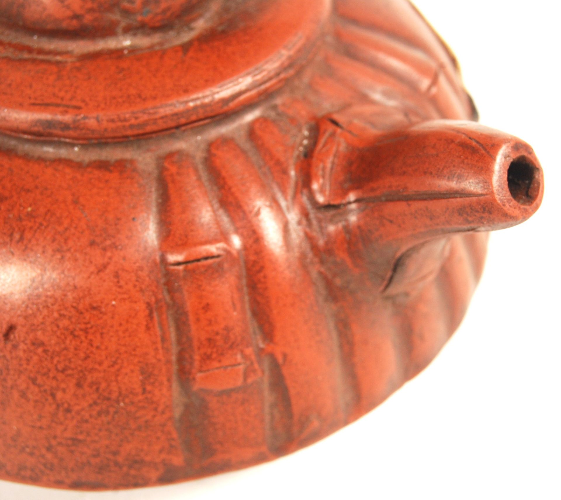 19TH CENTURY CHINESE YIXING POTTERY TEAPOT - Image 5 of 7