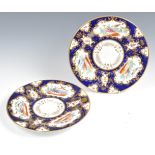 PAIR OF BELIEVED DR WALL WORCESTER PORCELAIN BIRD OF PARADISE PLATES