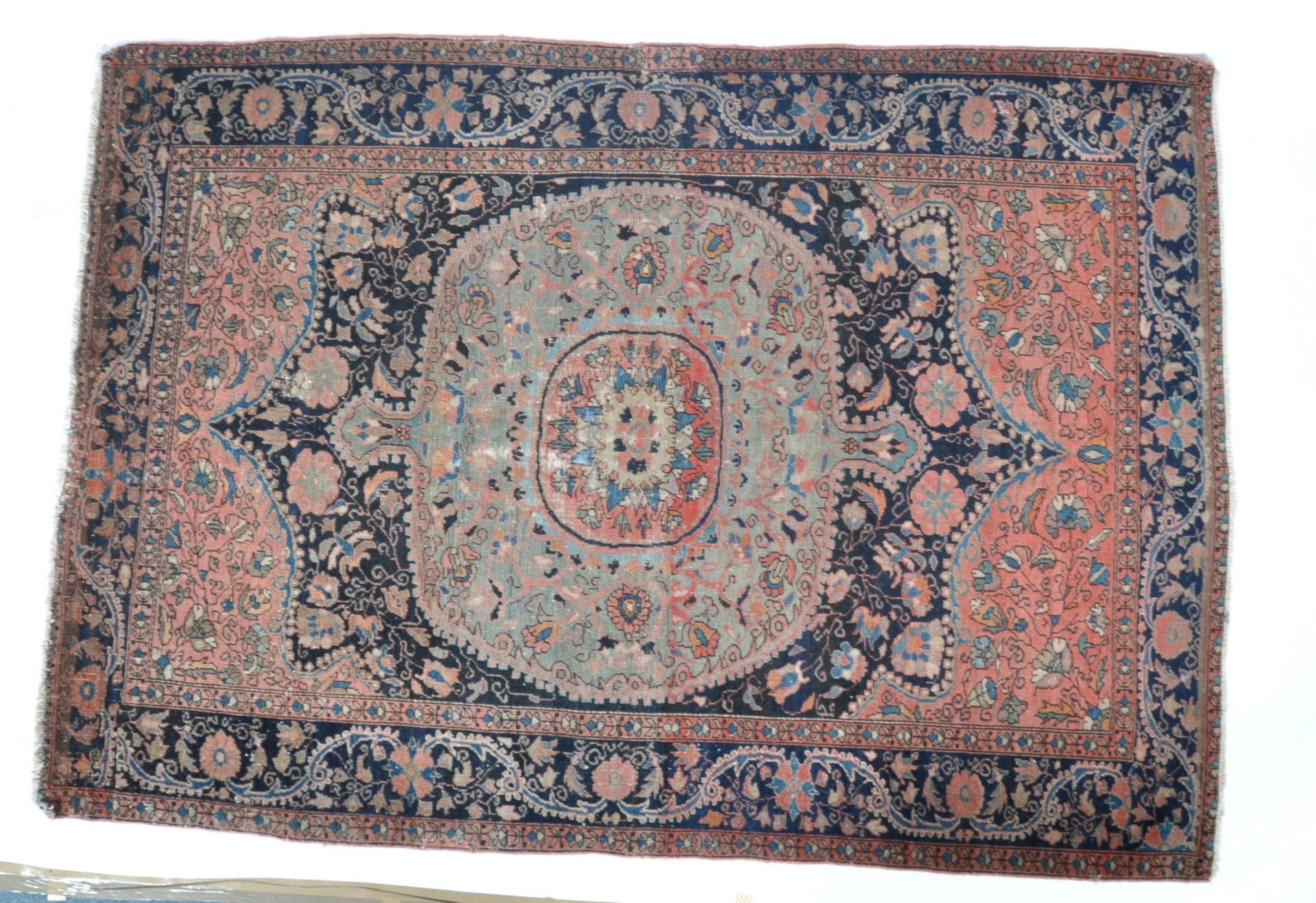 EARLY 20TH CENTURY PERSIAN HANDWOVEN IRANIAN HERIZ RUG