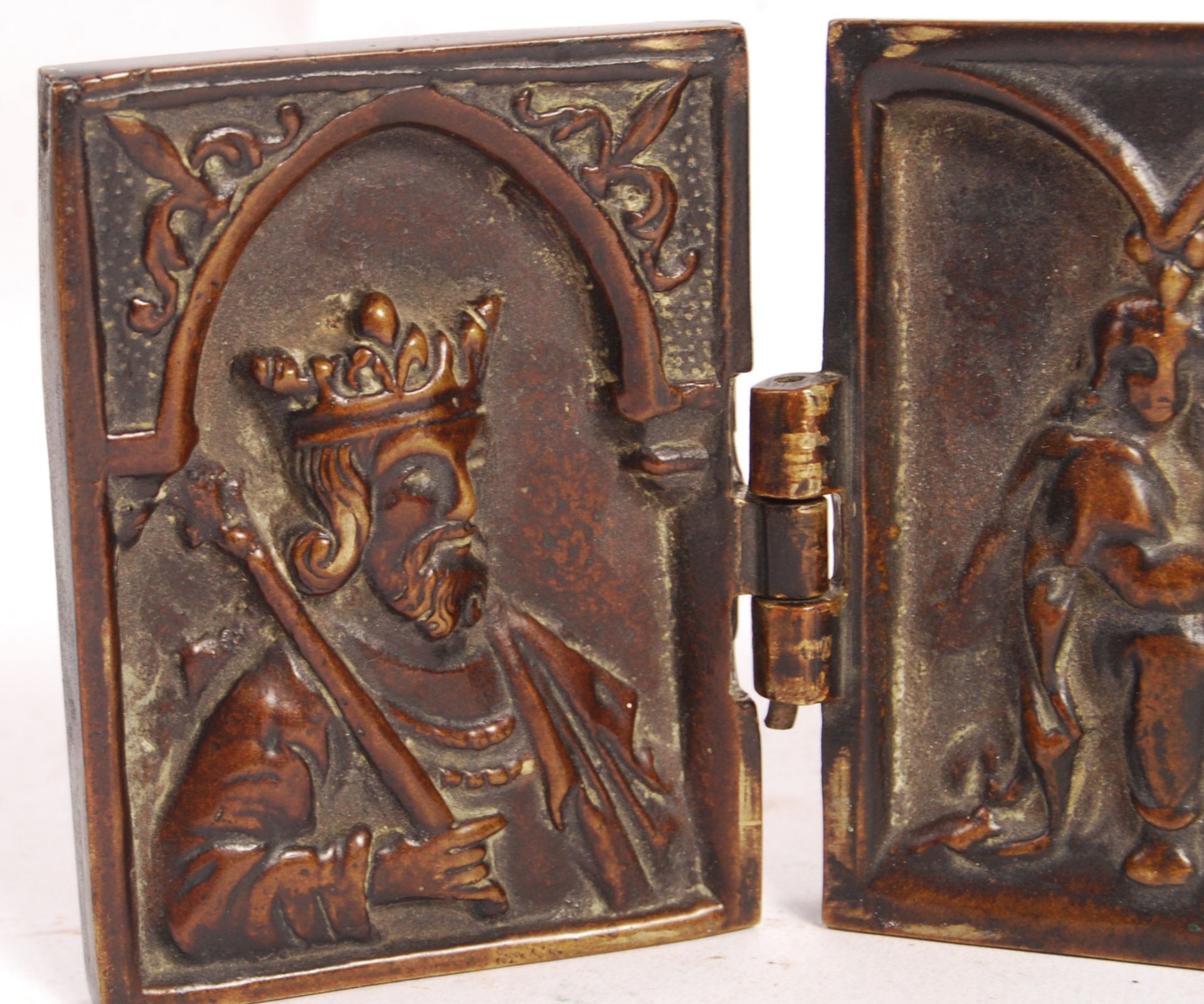 17TH CENTURY BRONZE TRIPTYCH OF THE DEPOSITION OF CHRIST - Bild 2 aus 5