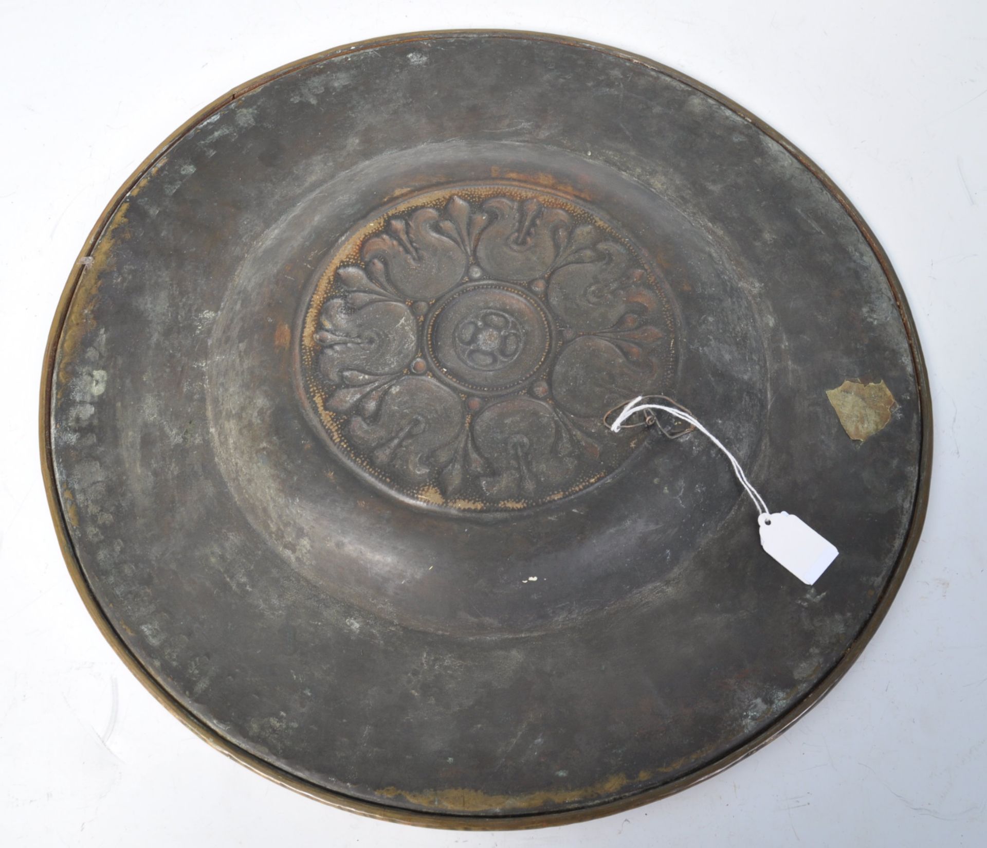 17TH CENTURY STYLE NUREMBERG BAVARIAN BRASS ALMS DISH - Bild 4 aus 5