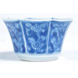 18TH CENTURY CHINESE BLUE AND WHITE PORCELAIN OCTAGONAL TEA BOWL