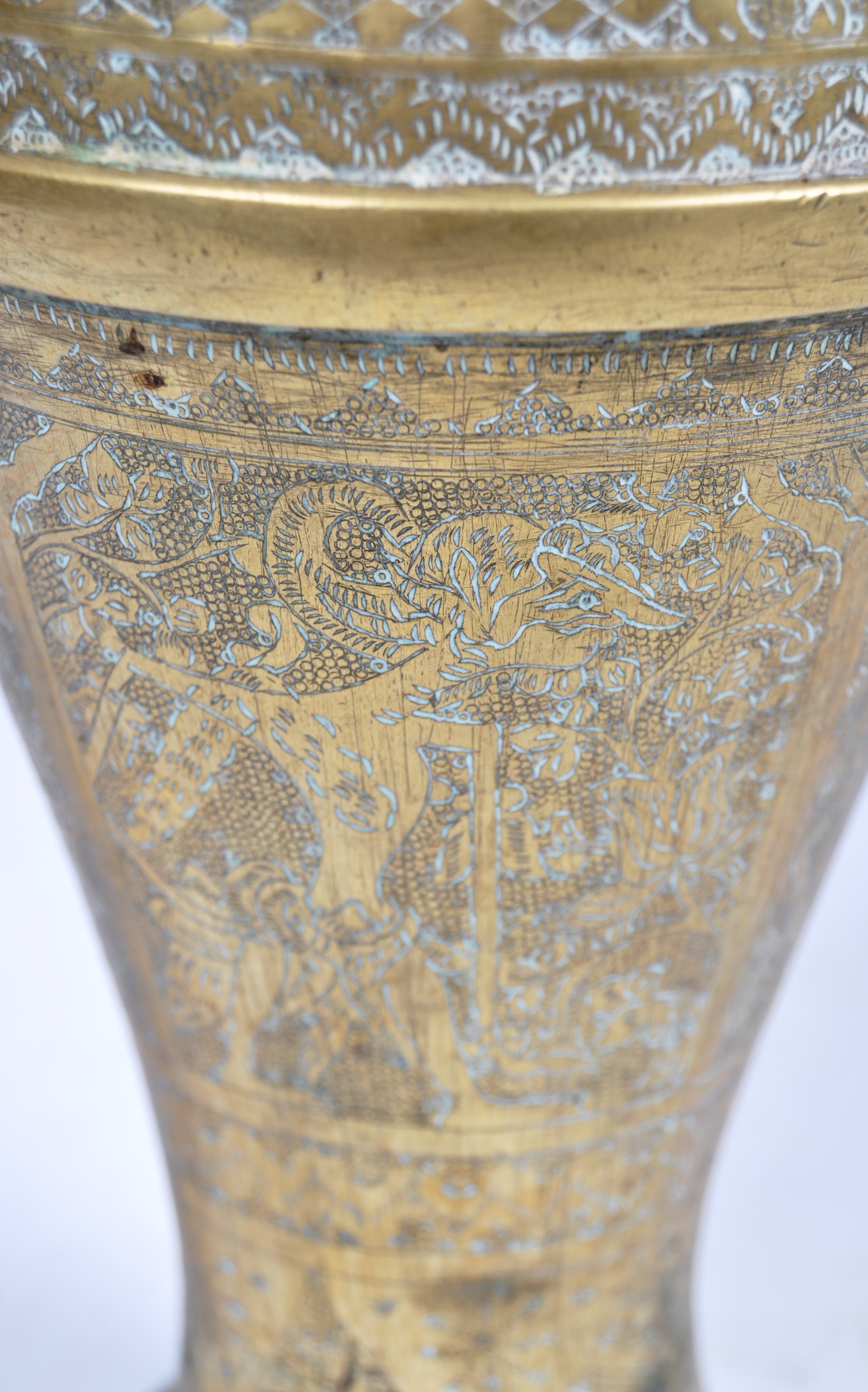 ANTIQUE INDIAN BRASS VASE OF TAPERING FORM WITH MASKED FIGURES - Image 4 of 4