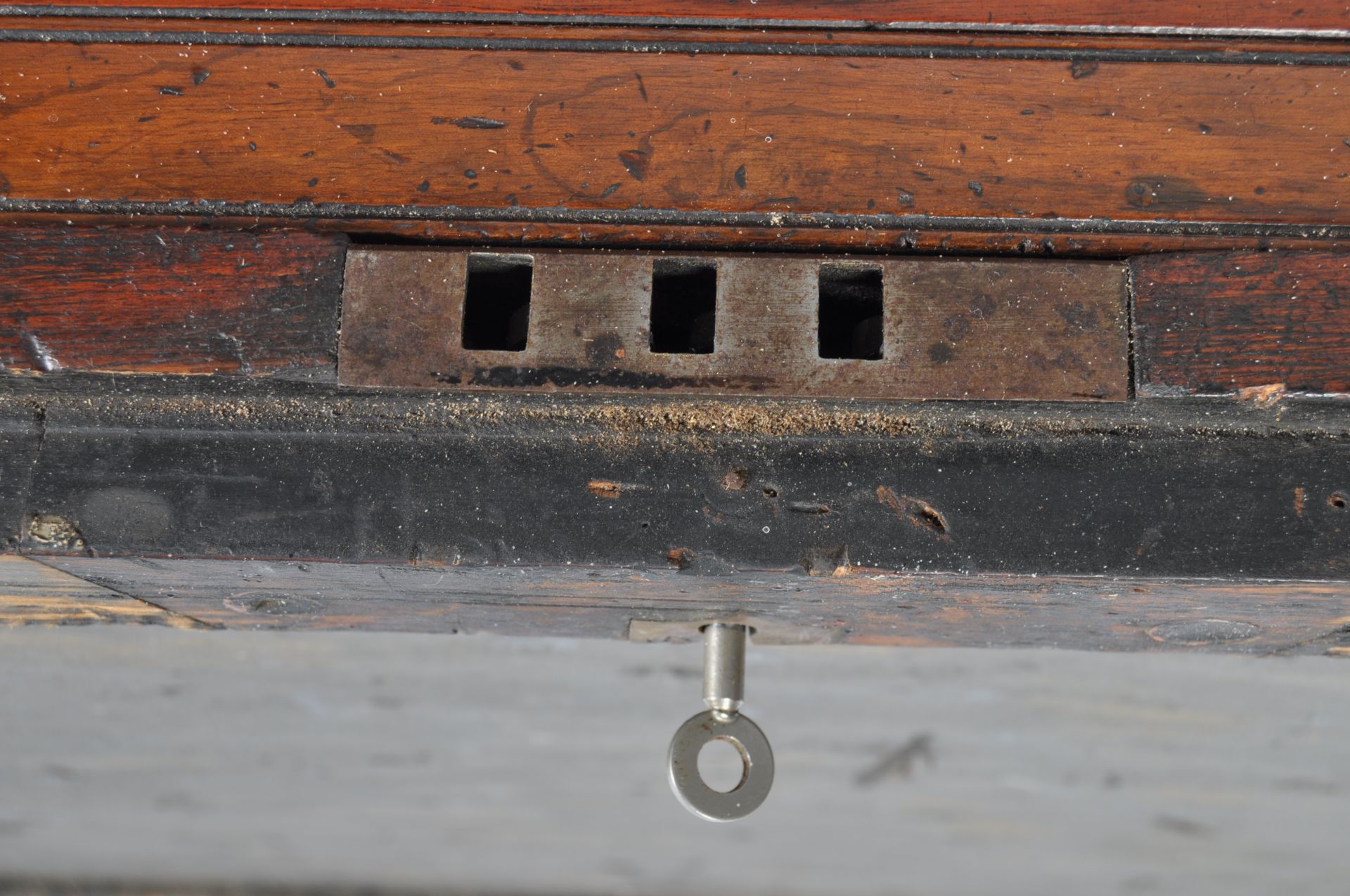 IMPRESSIVE 19TH CENTURY CARPENTERS CHEST BOX - Bild 5 aus 7