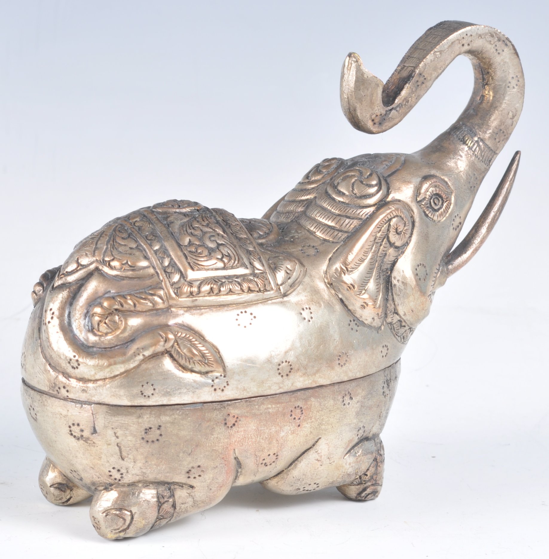 EARLY 20TH CENTURY CAMBODIAN WHITE METAL ELEPHANT BETEL BOX - Image 3 of 7