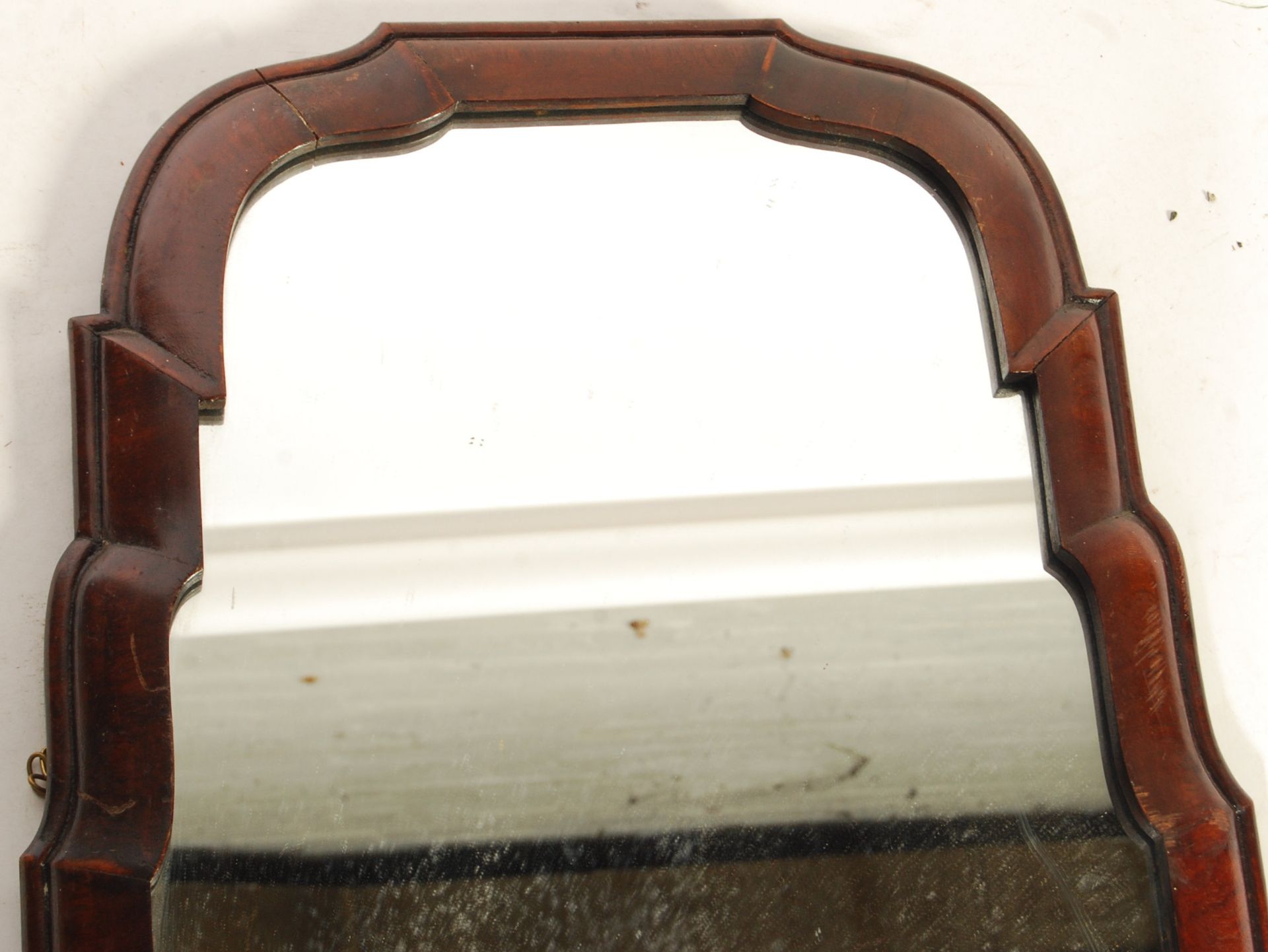 18TH CENTURY QUEEN ANNE WALNUT WALL MIRROR - Bild 2 aus 4