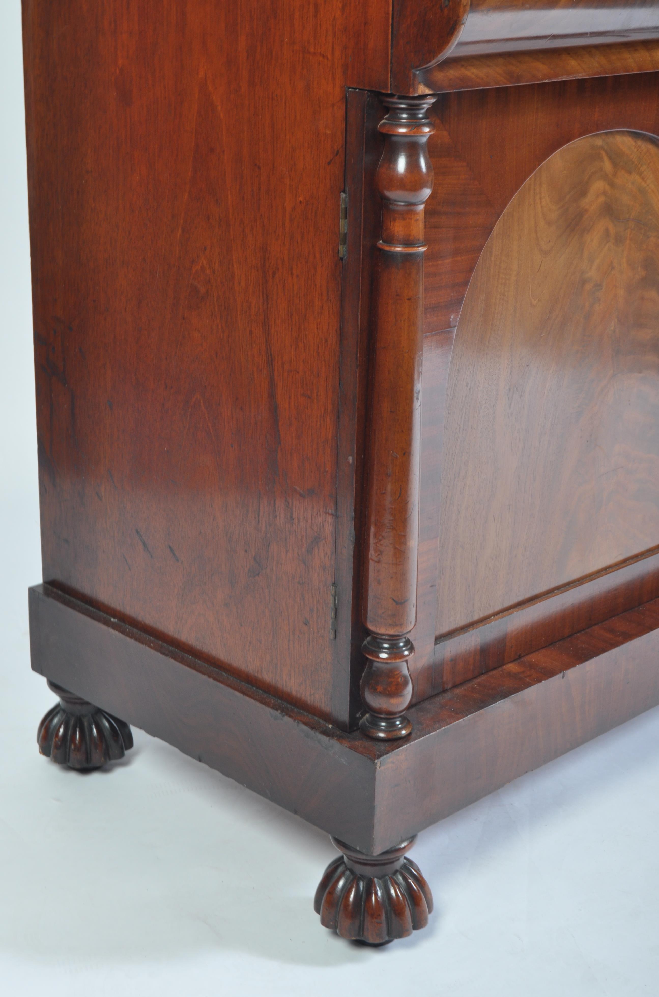 A 19TH CENTURY HIGH VICTORIAN MAHOGANY CHIFFONIER - Image 5 of 9