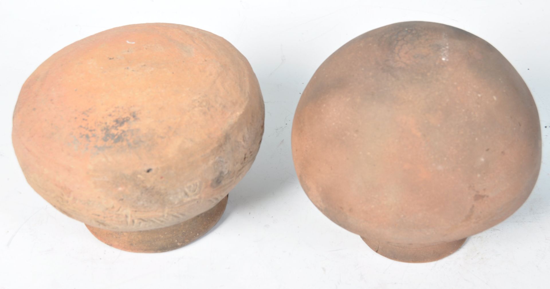 TWO ANCIENT SAXON POTTERY BURIAL POTS - Bild 3 aus 3