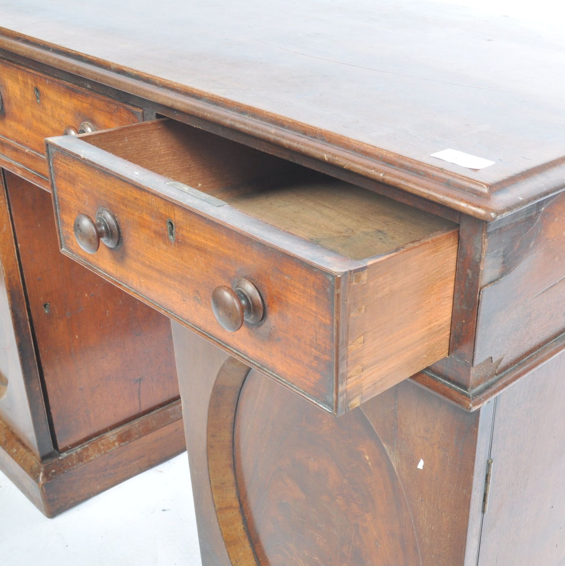 19TH CENTURY ANTIQUE TWIN PEDESTAL KNEEHOLE WRITING DESK - Image 4 of 6