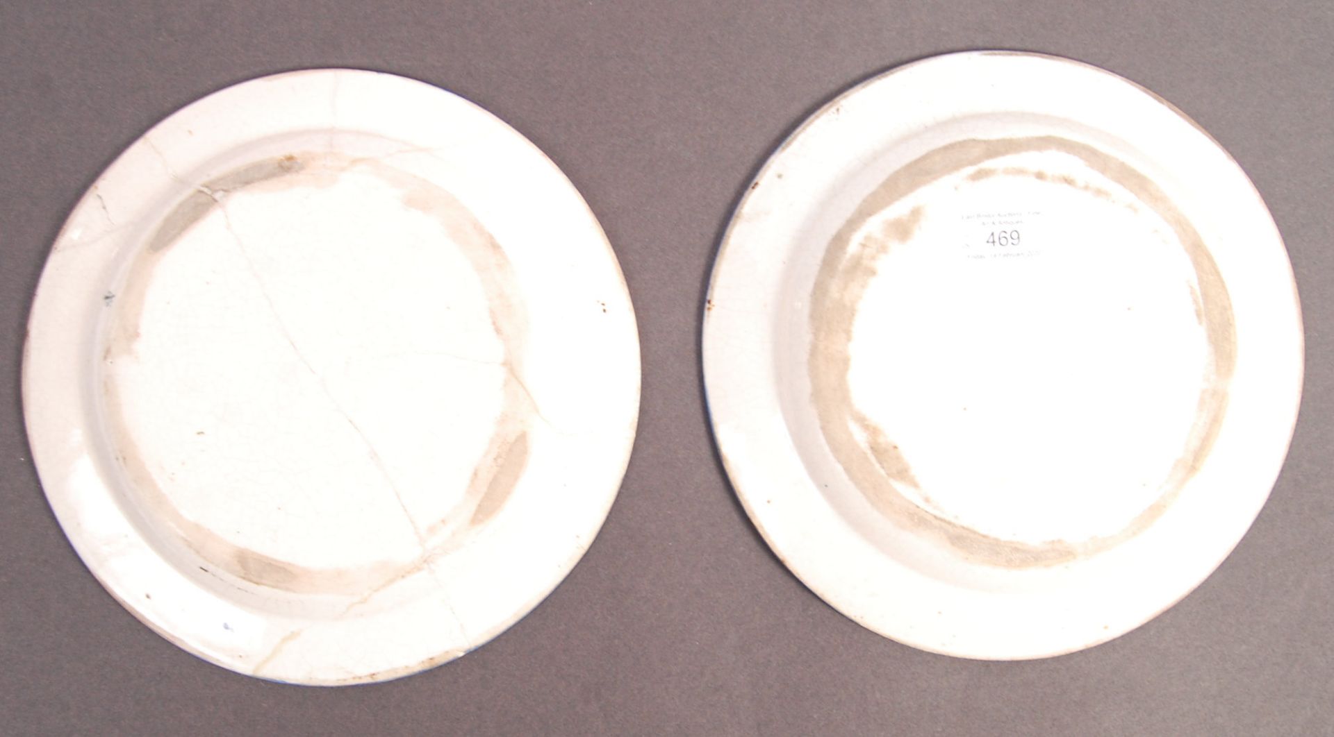 PAIR OF 18TH CENTURY MAIOLICA EARTHENWARE PLATES - Bild 2 aus 5