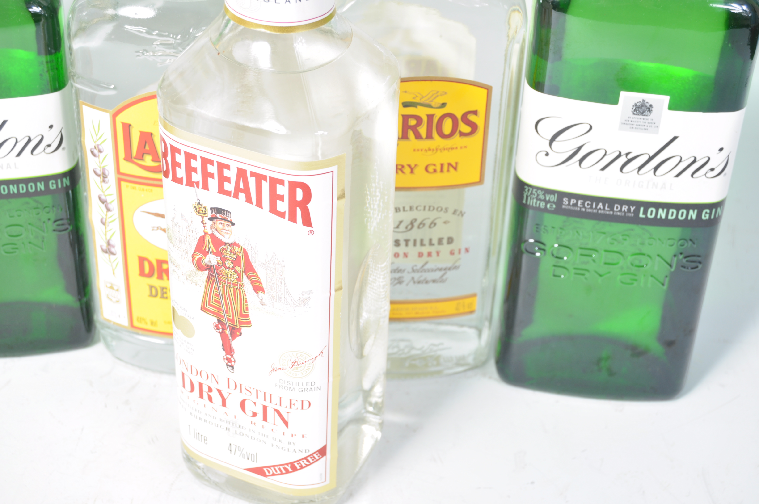 COLLECTION OF ASSORTED BOTTLES OF DRY GIN - Bild 3 aus 3